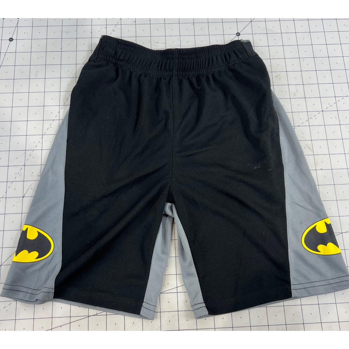 Batman Boys Mesh Athletic Shorts Size 6/7 Gray & Black With Yellow Logo