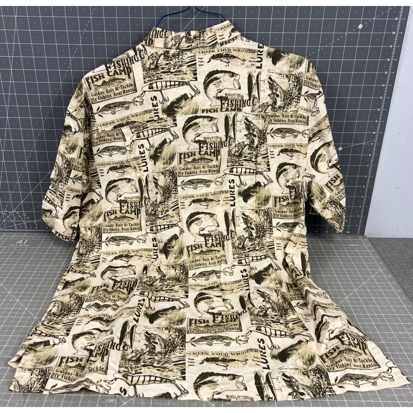 Men’s Woolrich Short Sleeve Shirt Fishing Print Beige Size L NWT NOS