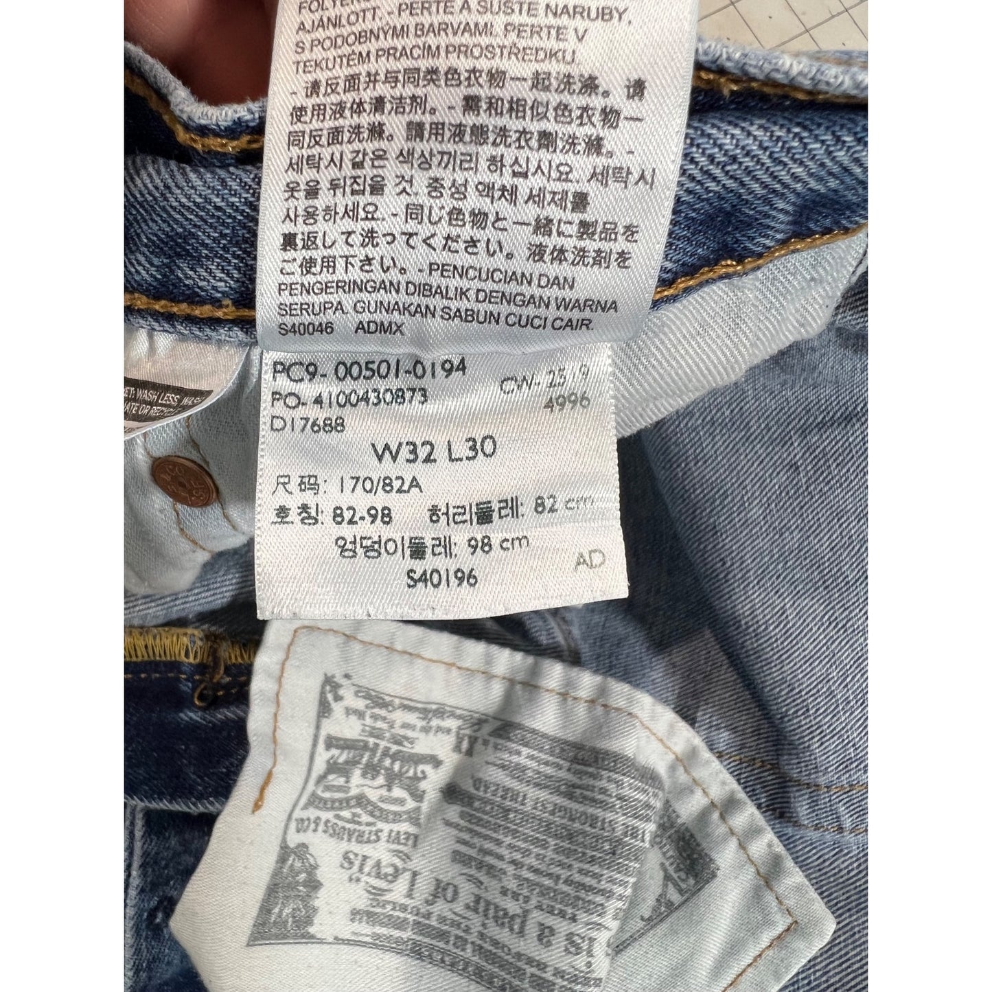 Levi’s 501 Blue Denim Jeans 32x30 Straight Fit Button Fly Naturally Worn