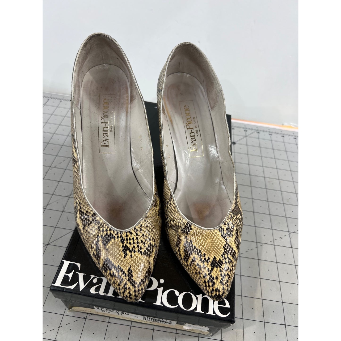 Evan-Picone Women’s Ivory Python Print Leather Heels Size 8.5