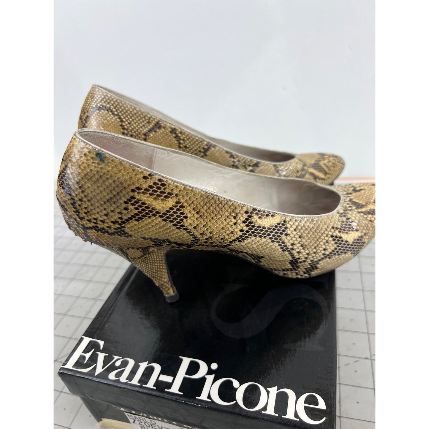 Evan-Picone Women’s Ivory Python Print Leather Heels Size 8.5