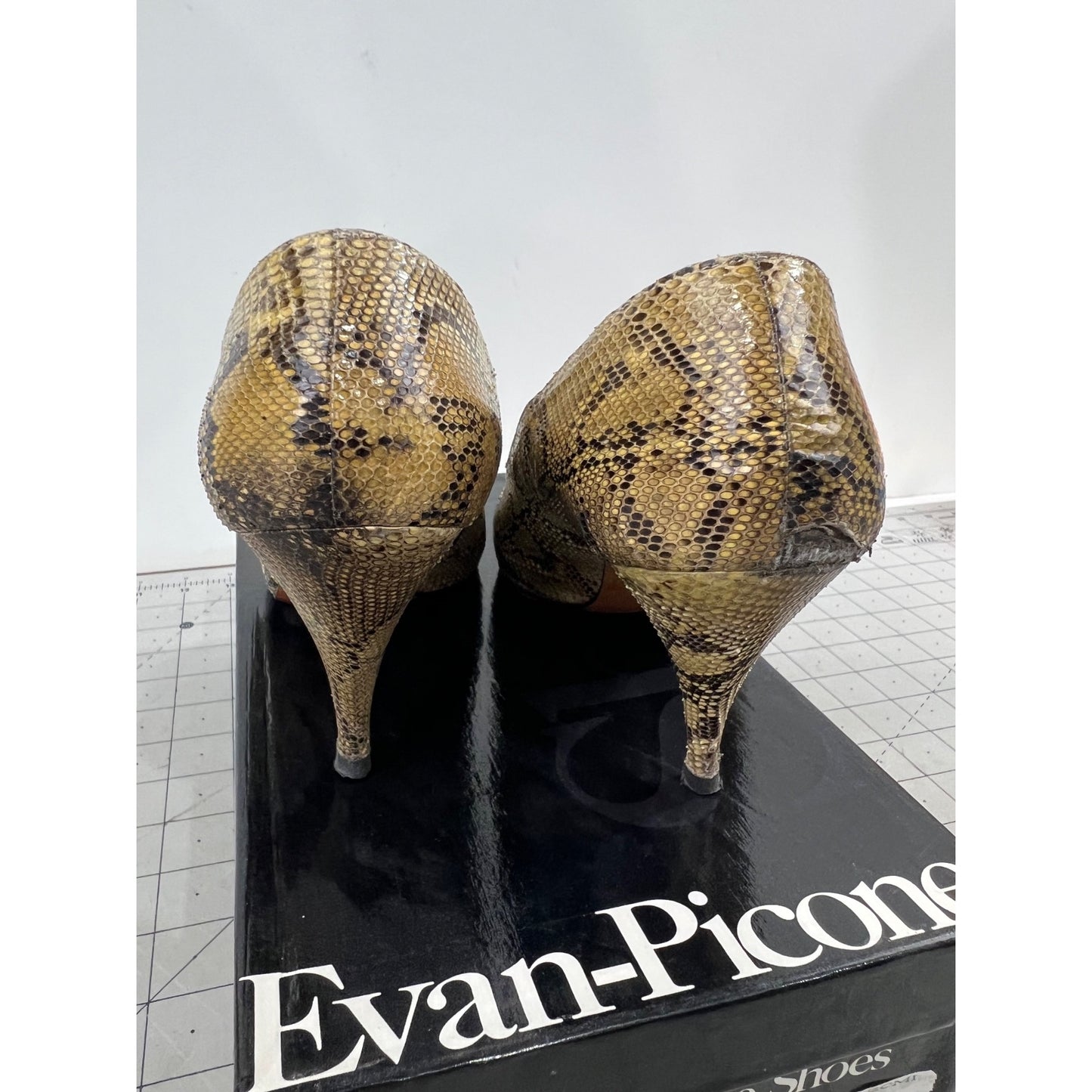 Evan-Picone Women’s Ivory Python Print Leather Heels Size 8.5