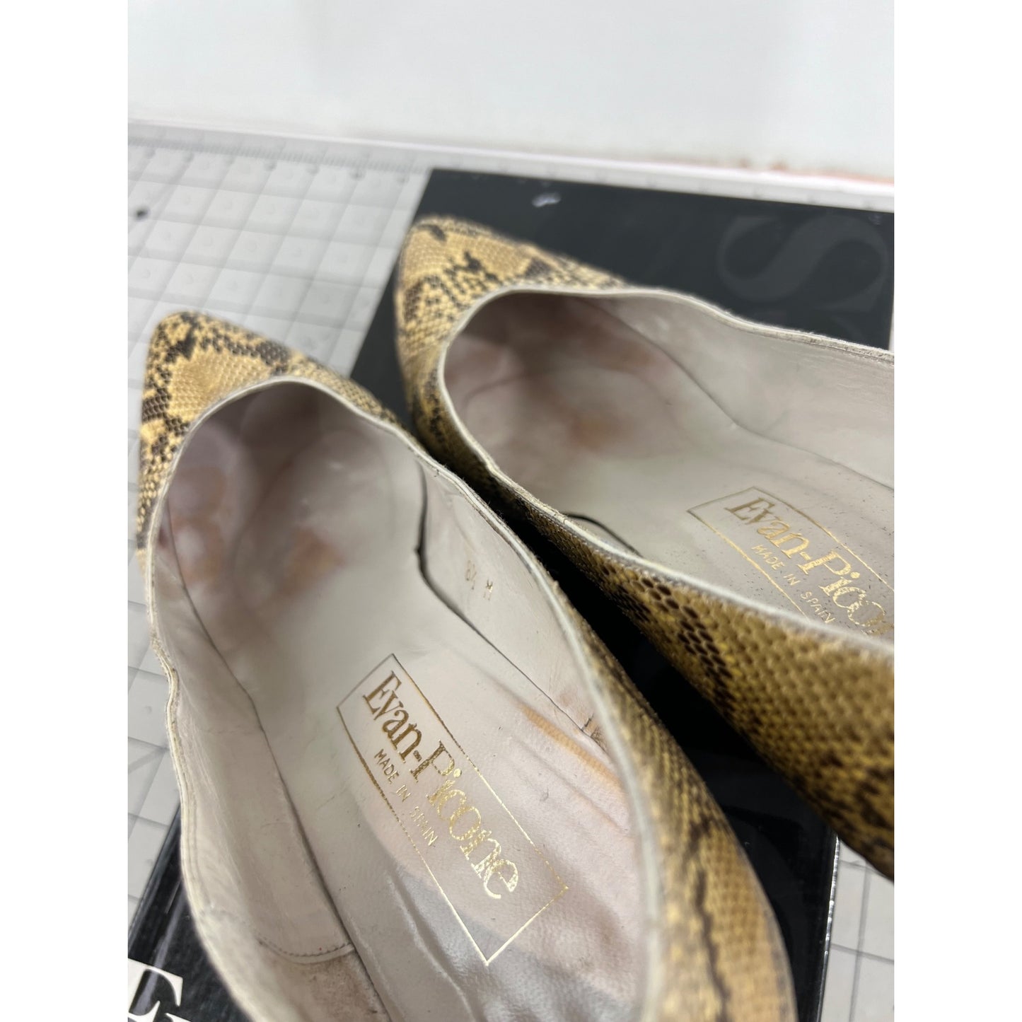Evan-Picone Women’s Ivory Python Print Leather Heels Size 8.5