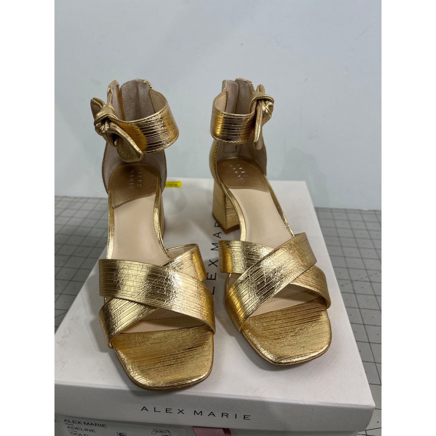 Alex Marie Adeline Gold Block Heel Women's Sandals Bow Accent Size 7.5 New