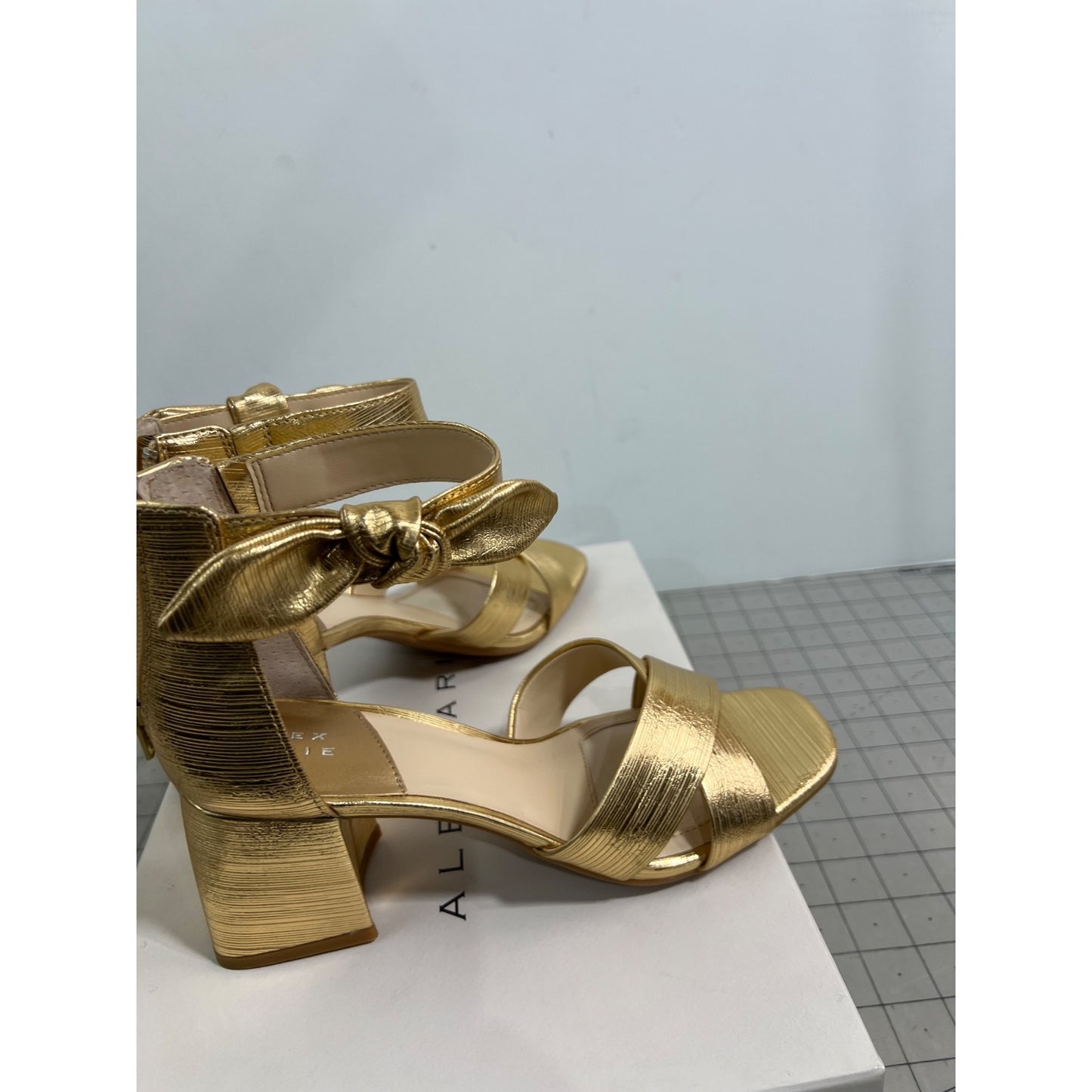 Alex Marie Adeline Gold Block Heel Women's Sandals Bow Accent Size 7.5 New