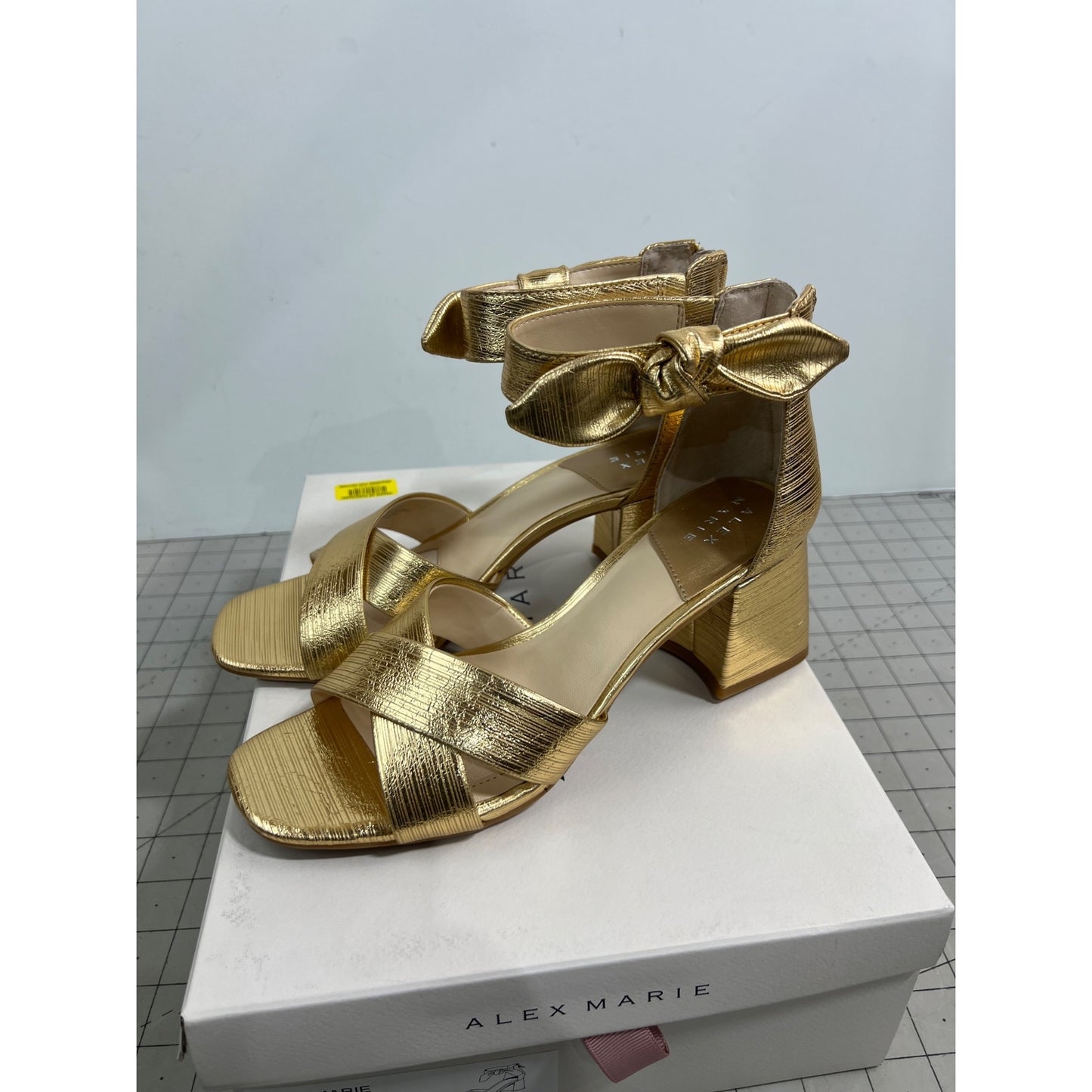 Alex Marie Adeline Gold Block Heel Women's Sandals Bow Accent Size 7.5 New