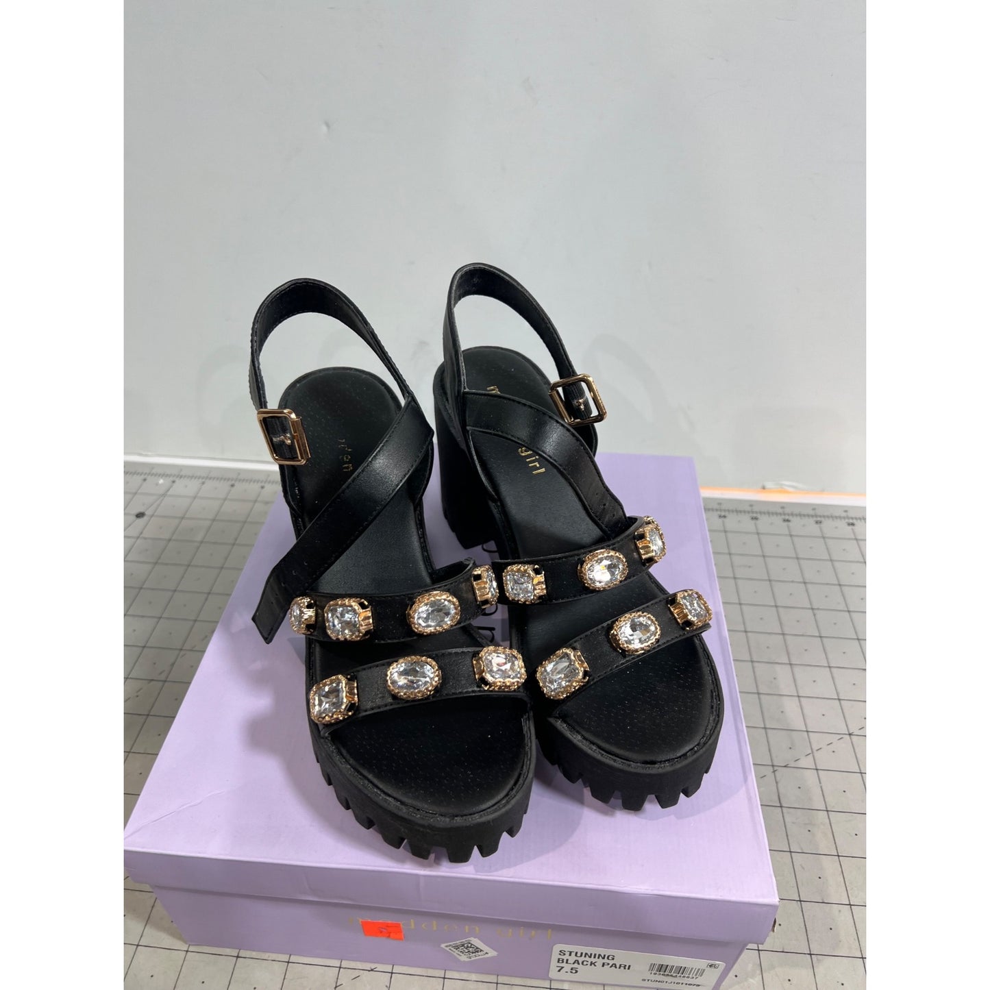 Madden Girl Stunning Women's Black Sandal 7.5 M