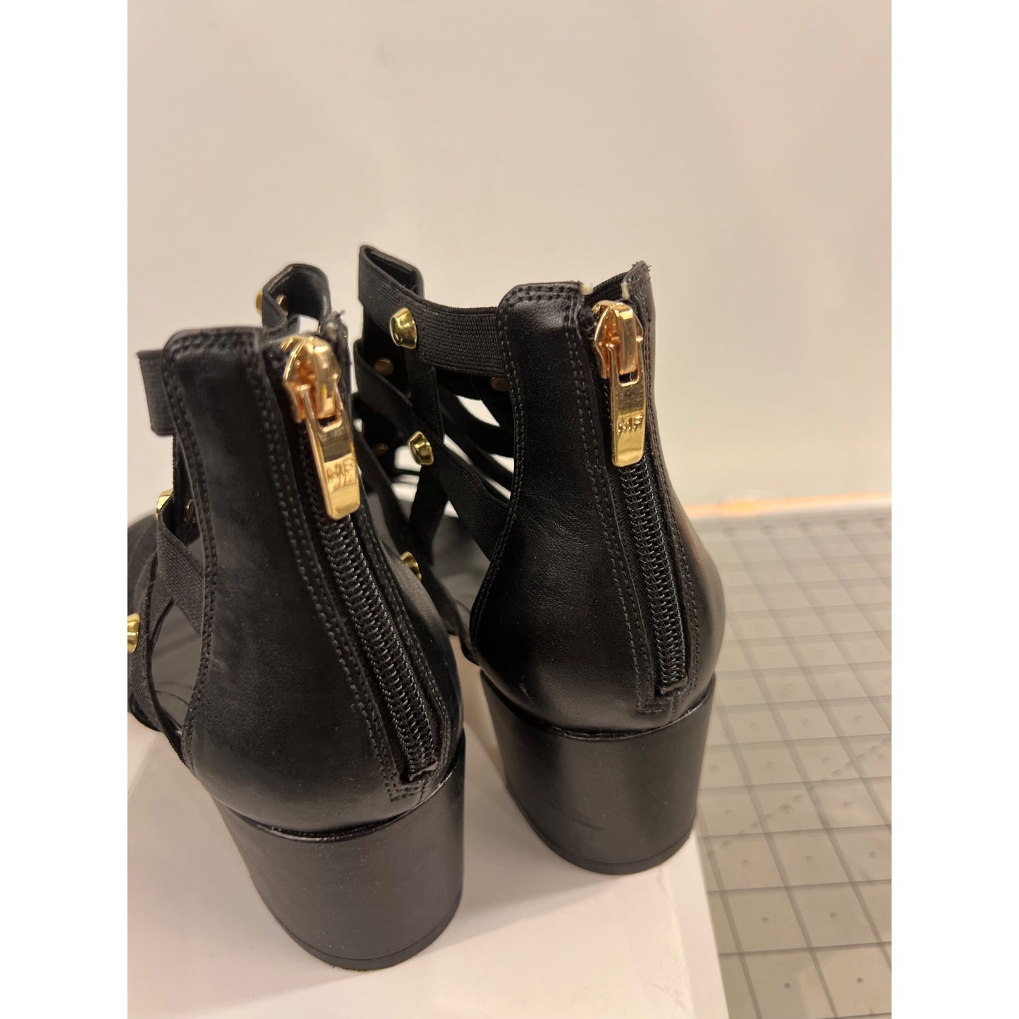 Marc Fisher Julee Women’s Sz. 7.5 Black Strappy Sandals Gold Accents