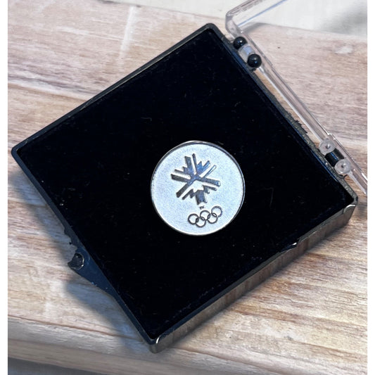 2002 Winter Olympics Snowflake Pin With Display Case  Salt Lake City, Utah SLOC