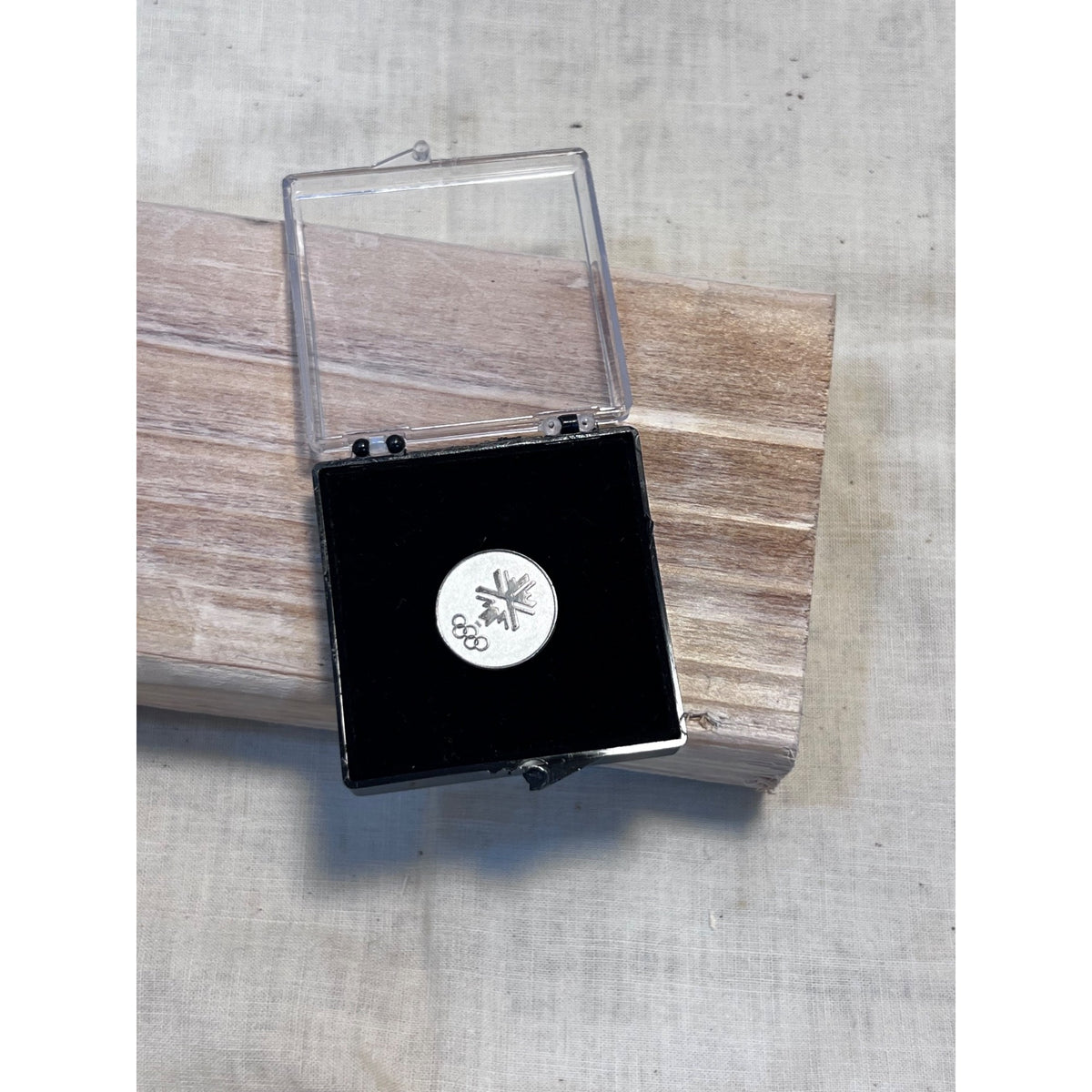 2002 Winter Olympics Snowflake Pin With Display Case  Salt Lake City, Utah SLOC
