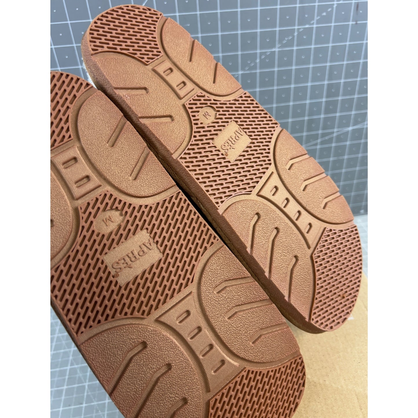 Apres by LaMO Men’s Scuff Slippers Light Brown Sz M (8.5-9) New Shearling Leather