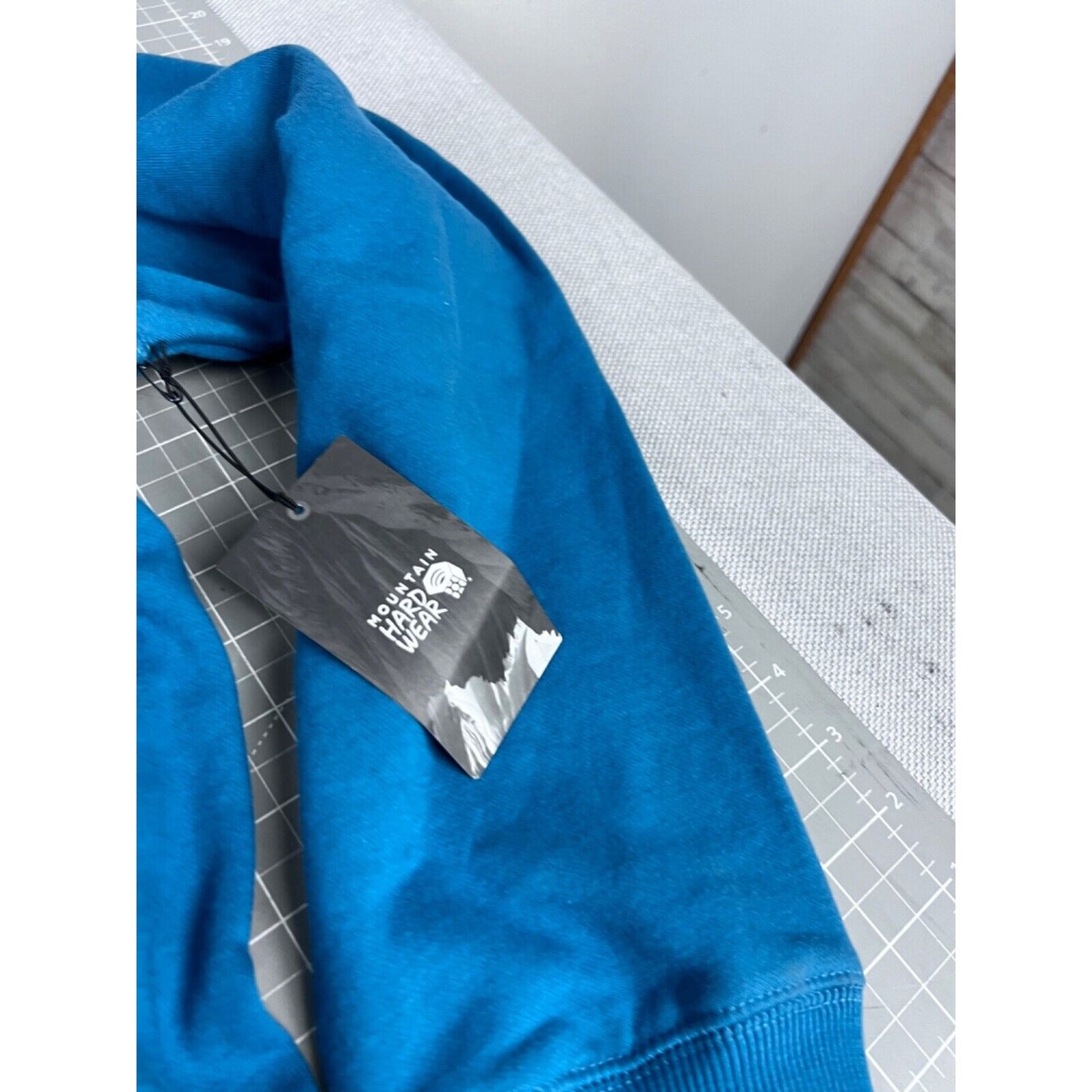 Mountain Hardwear Mens Sz. L Logo Pullover Hoodie Blue NWT