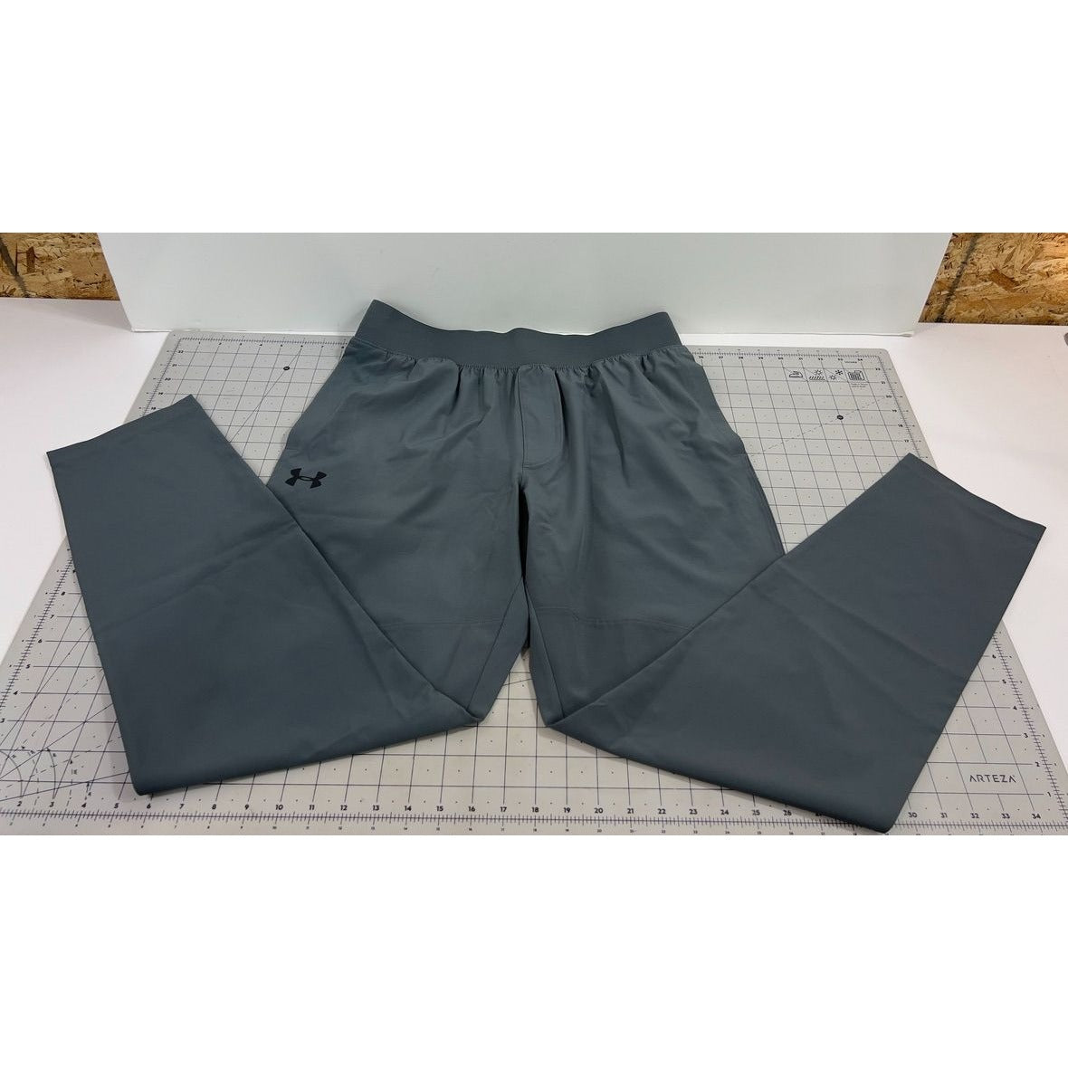 Under Armour Men's Stretch Woven Pant in Dark Grey | Size: L NEW