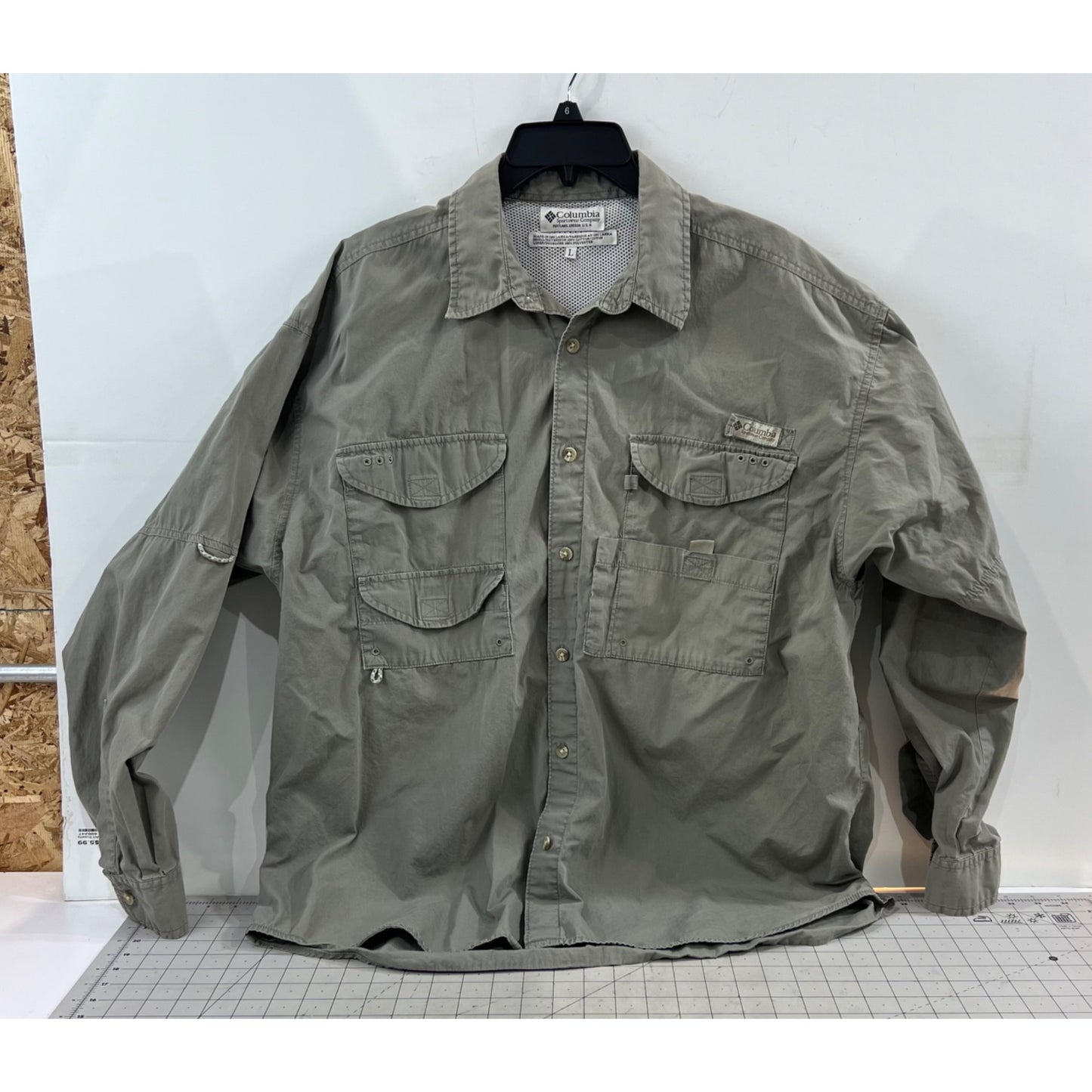 Columbia PFG Men’s Long-Sleeve Fishing Shirt Vented Back Light Khaki Sz. L