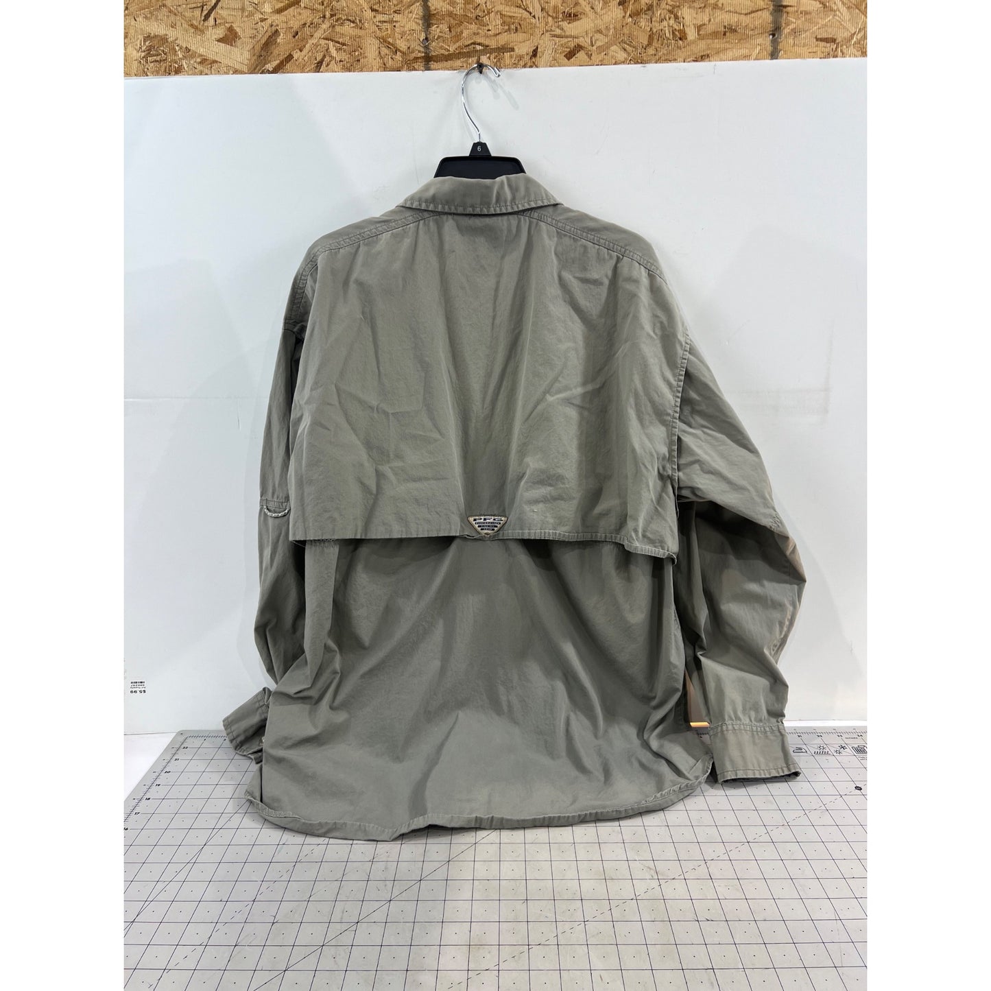 Columbia PFG Men’s Long-Sleeve Fishing Shirt Vented Back Light Khaki Sz. L
