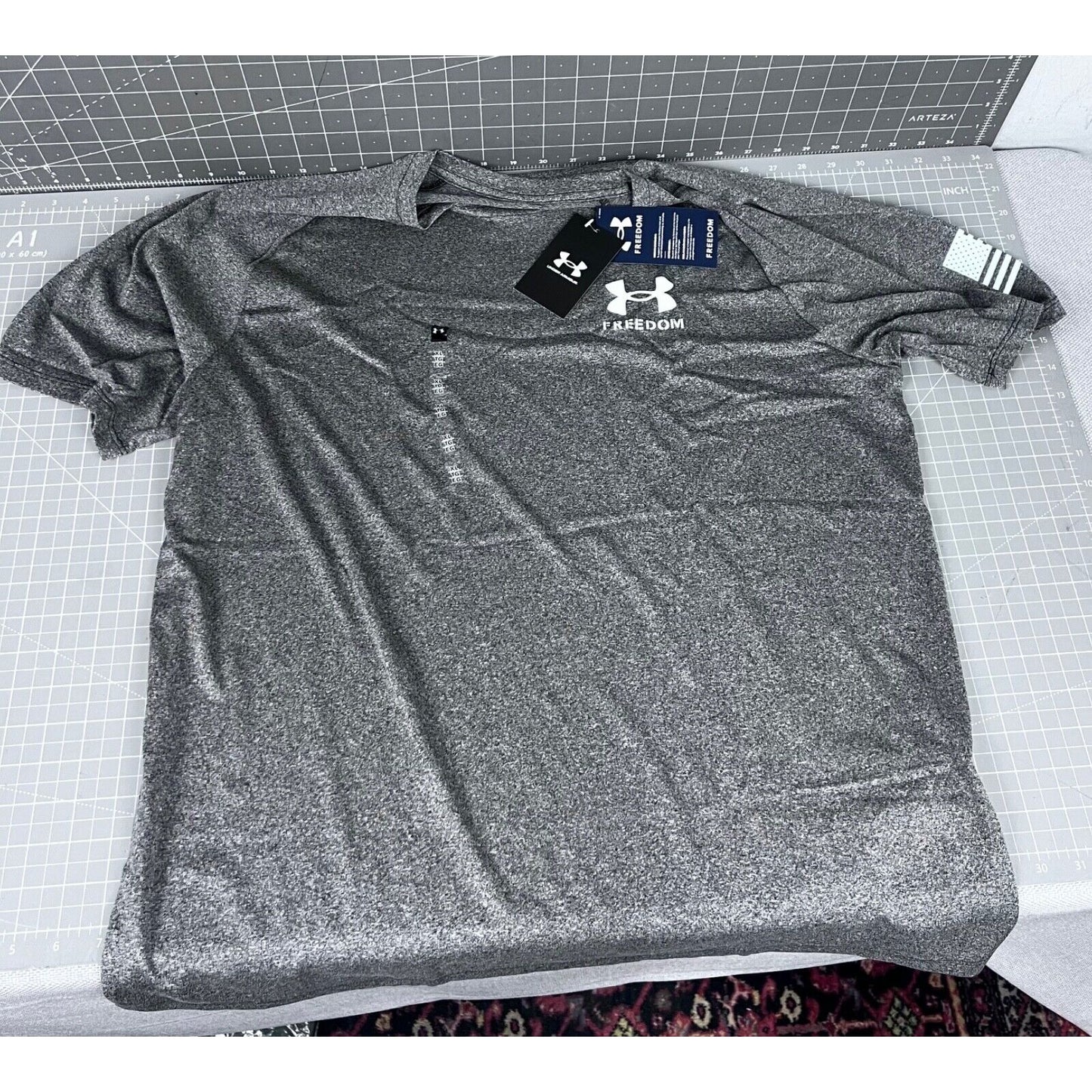 Under Armour UA Freedom Men's T-Shirt XL Loose Fit Short Sleeve Gray NWT