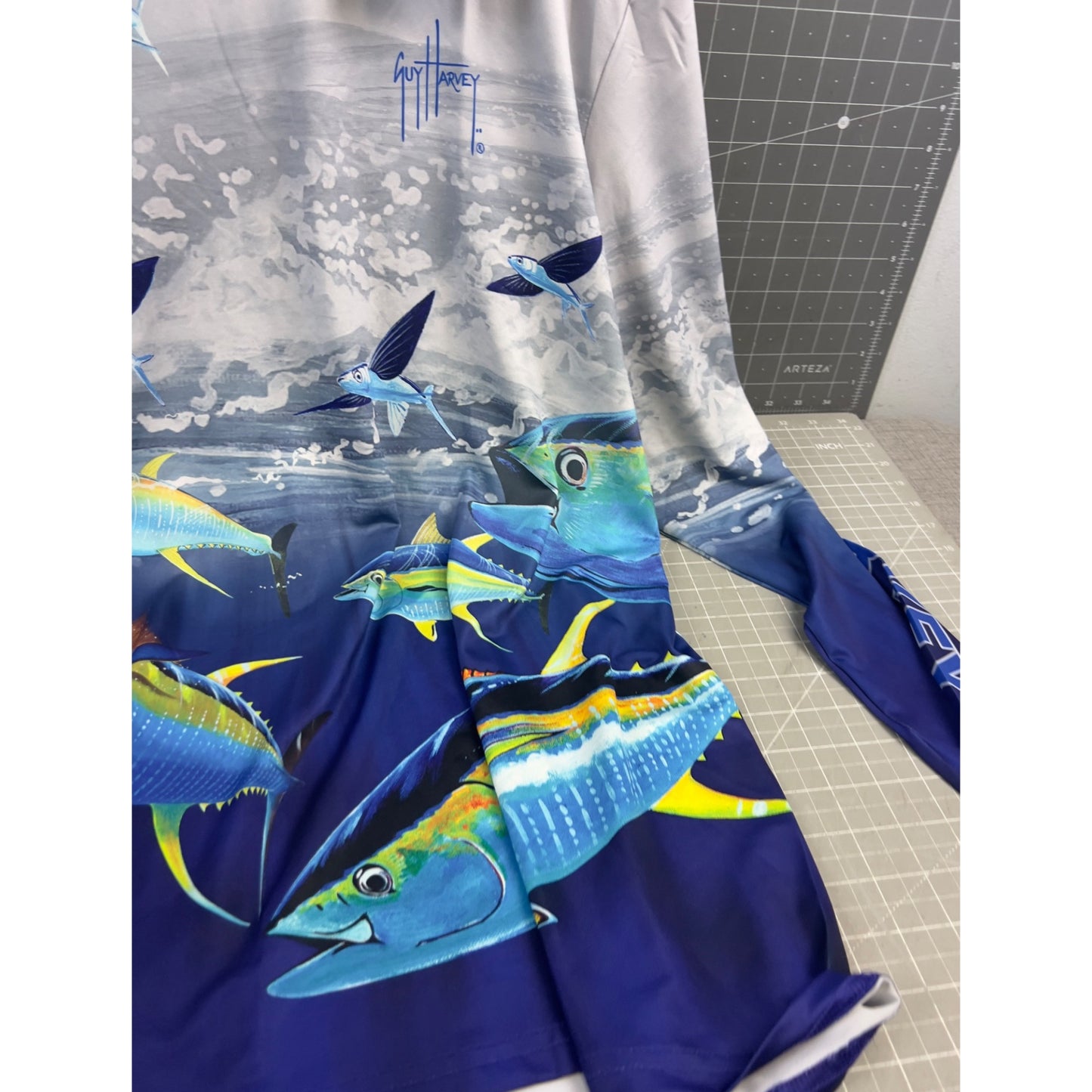 Guy Harvey XXL UPF 50 Long Sleeve Shirt With Marine Life Design Tuna Flying Fish
