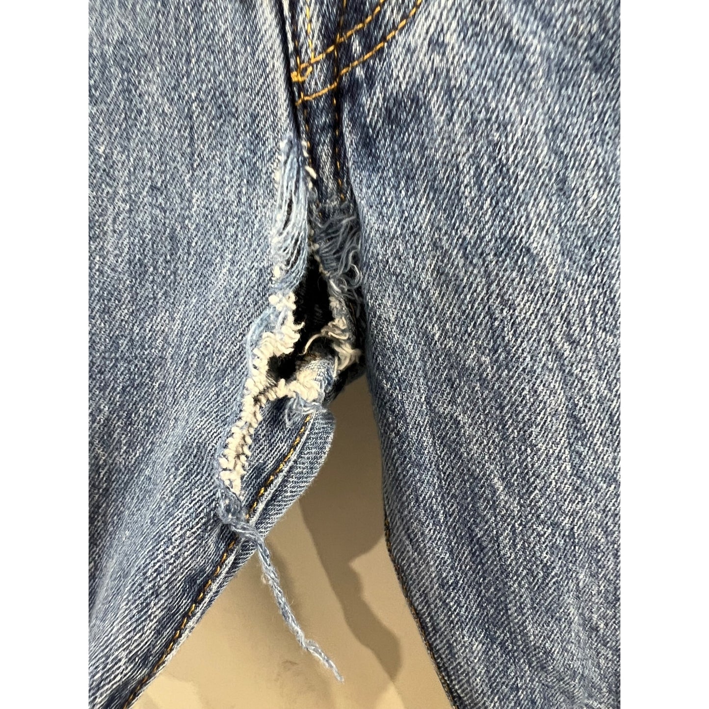 Levi’s 501 Men’s Jeans W34 L34 Indigo Blue Straight-Leg Button-Fly Distressed