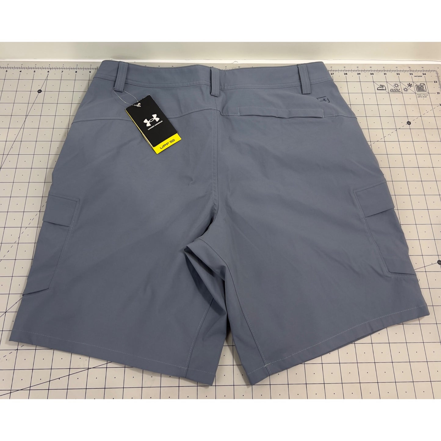 Under Armour Men’s Fish Pro 2.0 Cargo Shorts Size 34 Loose Fit