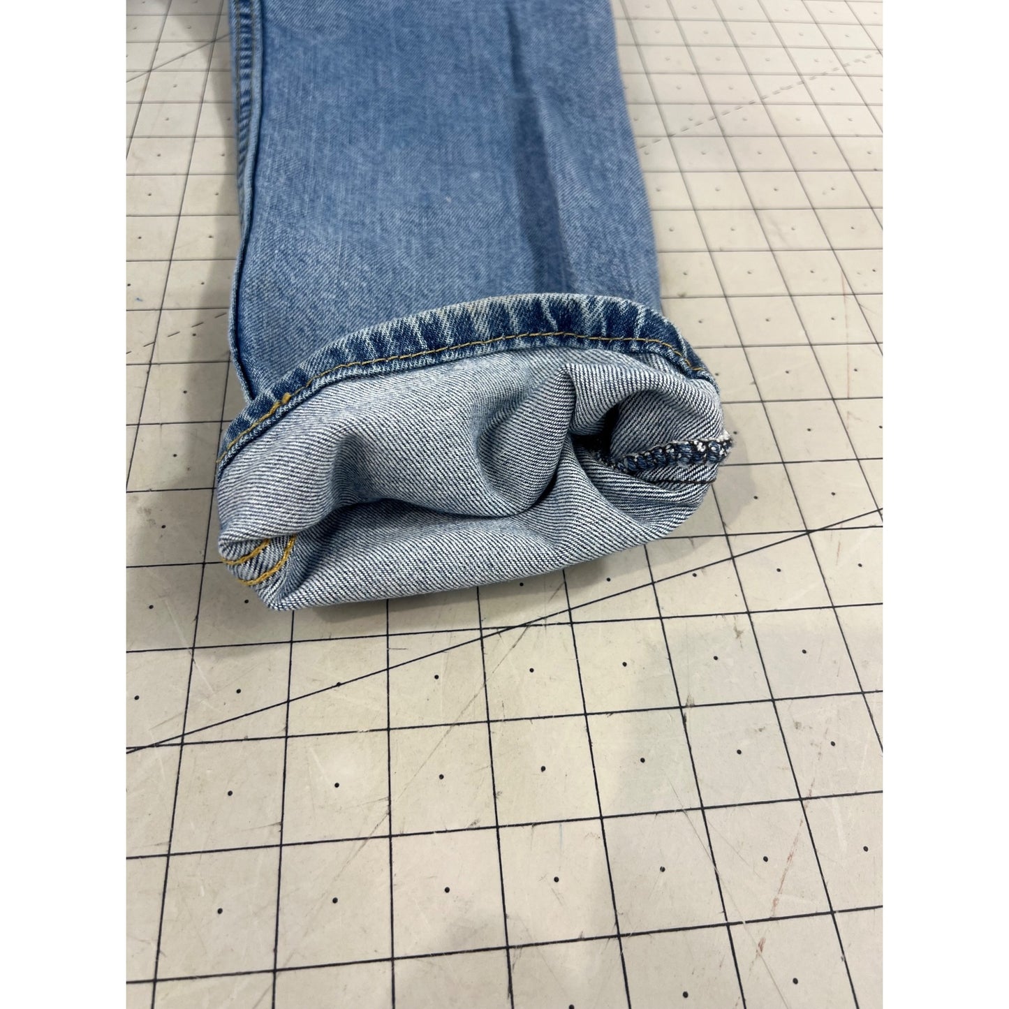 Levi’s 510 Women’s Distressed Light Wash Skinny Jeans W31 L32 Faded Denim