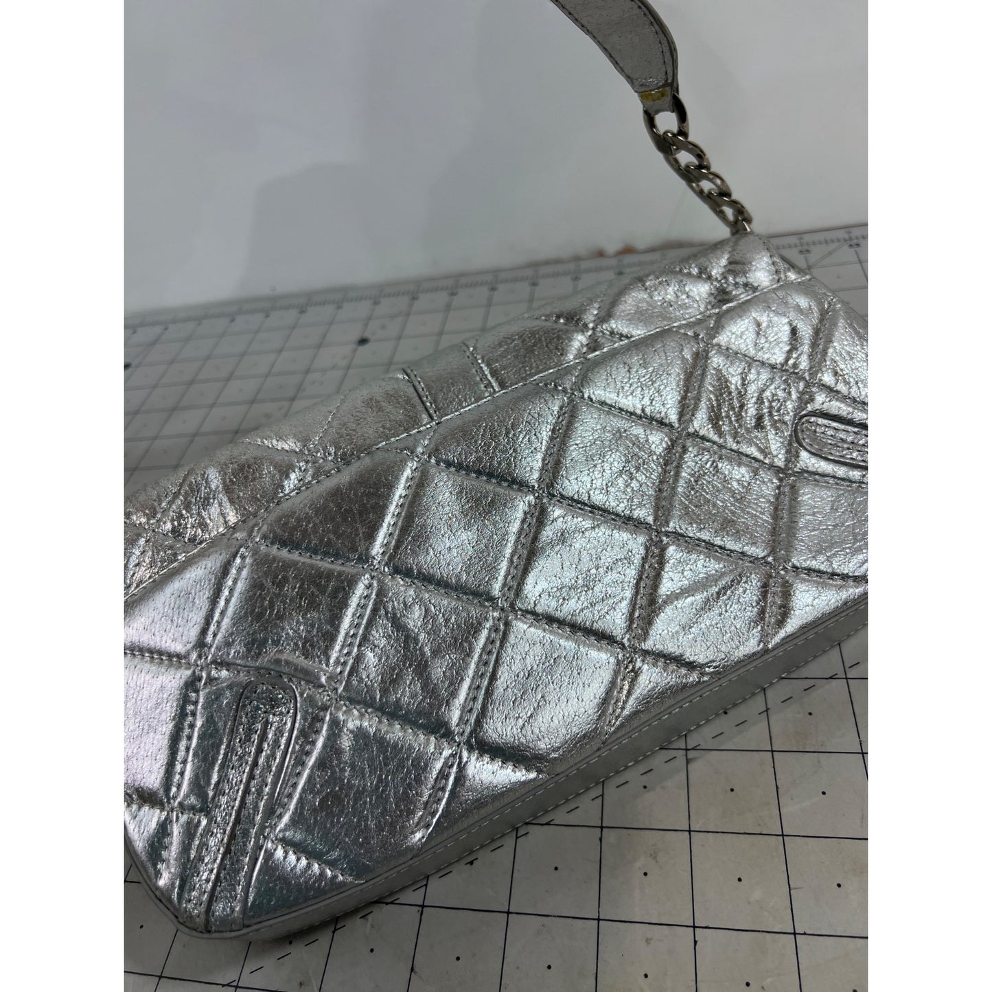 Antonio Melani Silver Quilted Leather Shoulder Bag Chain Strap & Clasp Closure ~