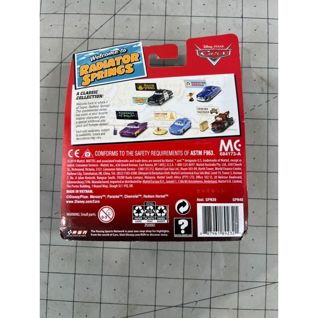 Disney Pixar Cars Radiator Springs Lightning McQueen New on Card