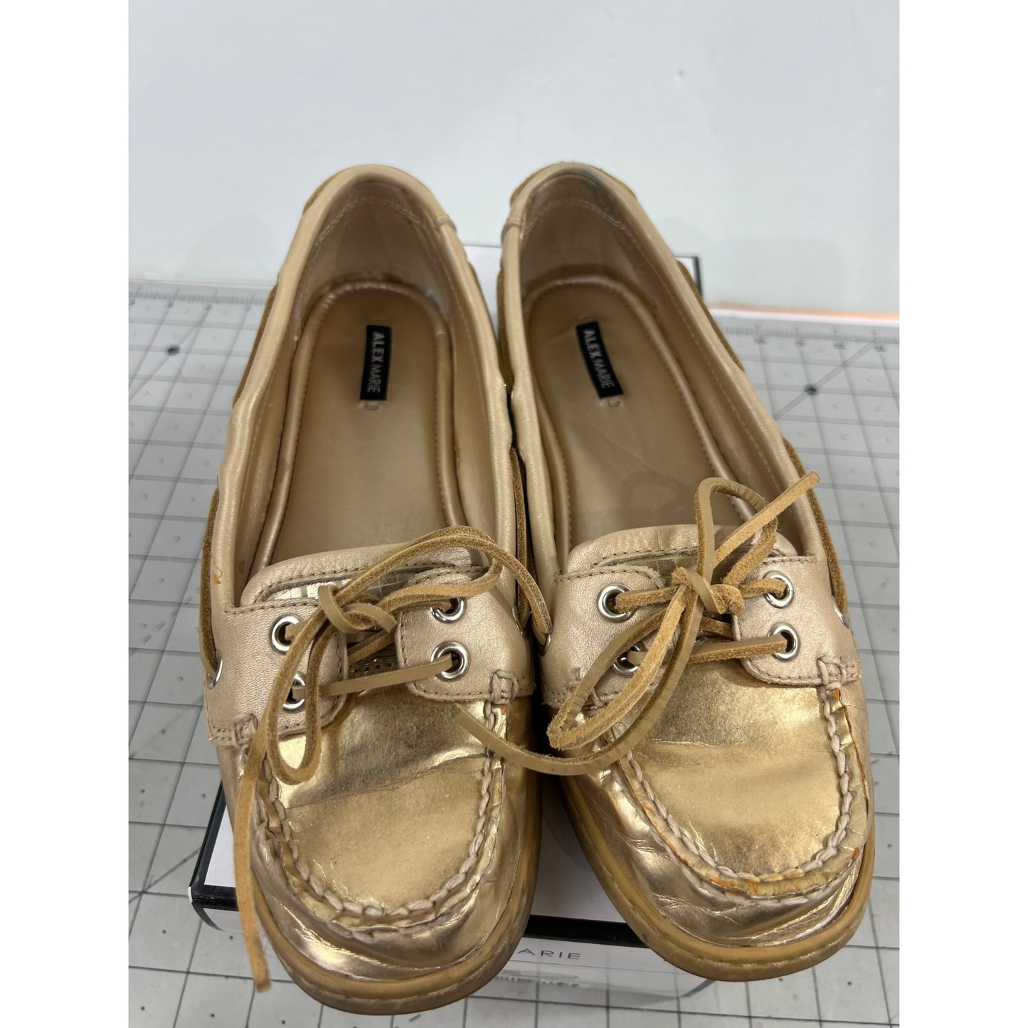 Alex Marie Louie 716 Women's Sand Gold Boat Shoes Size 8 Pre-Owned