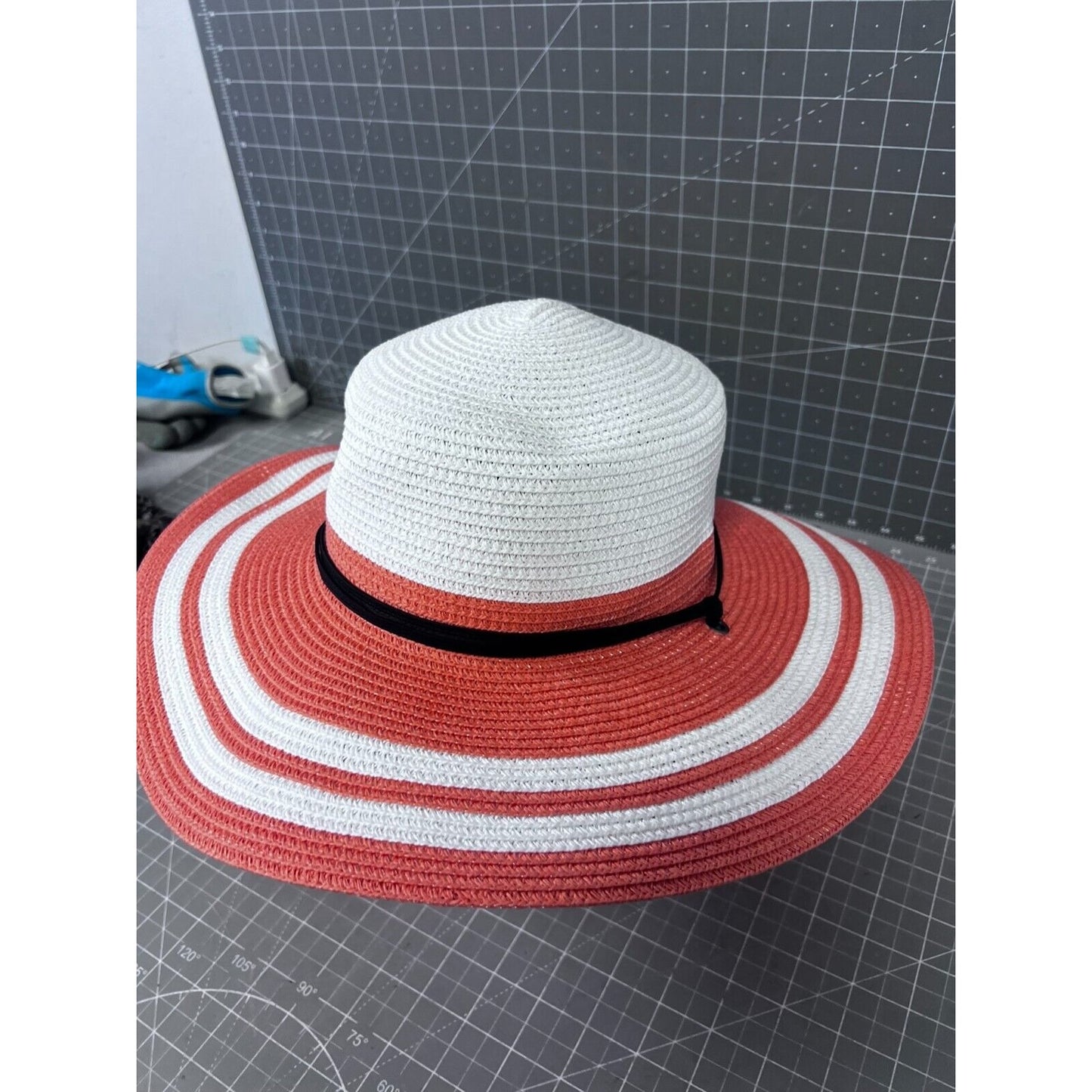 Columbia Womens Global Adventure Packable Hat II L/XL White & Peach NWT