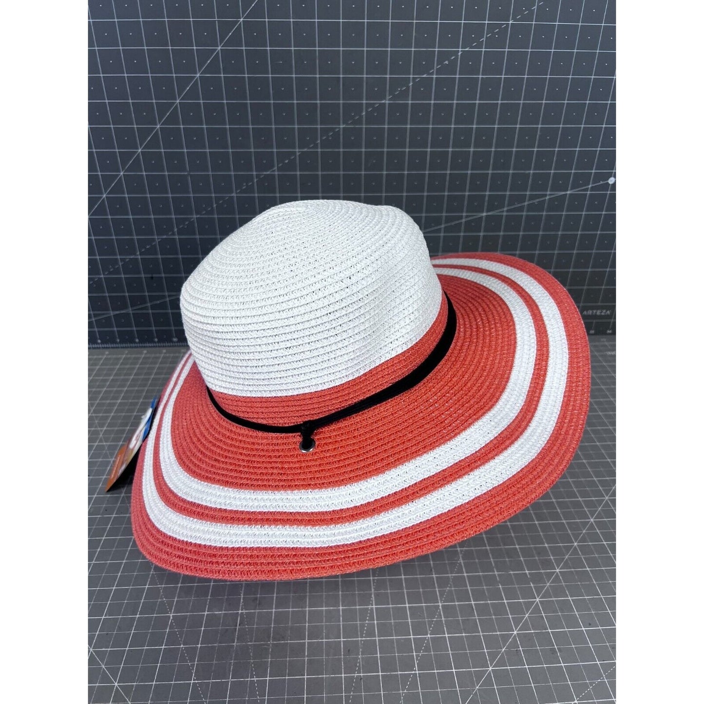 Columbia Womens Global Adventure Packable Hat II L/XL White & Peach NWT