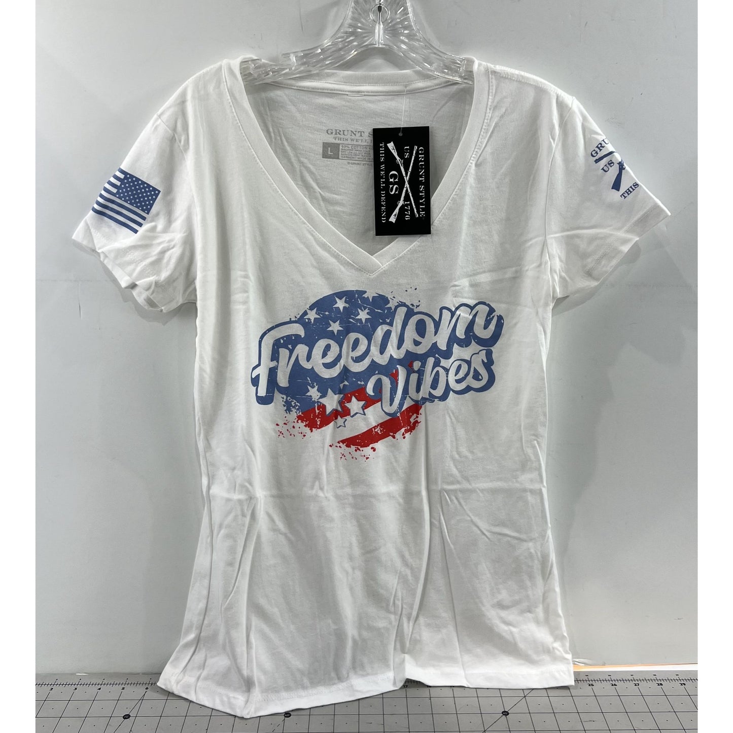 Grunt Style Freedom Vibes Women’s V-Neck T-Shirt Sz. L USA Patriotic Graphic
