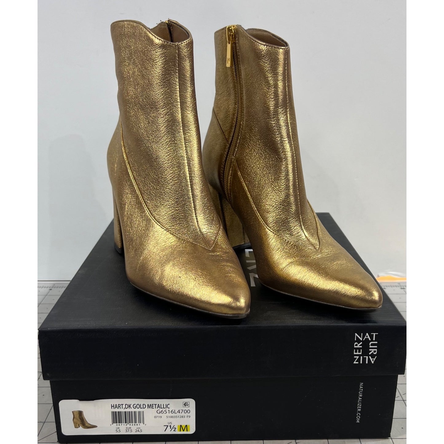 Naturalizer Women's Hart Ankle Boots Pointed Toe Dark Gold Sz. 7.5 ~~minty~~