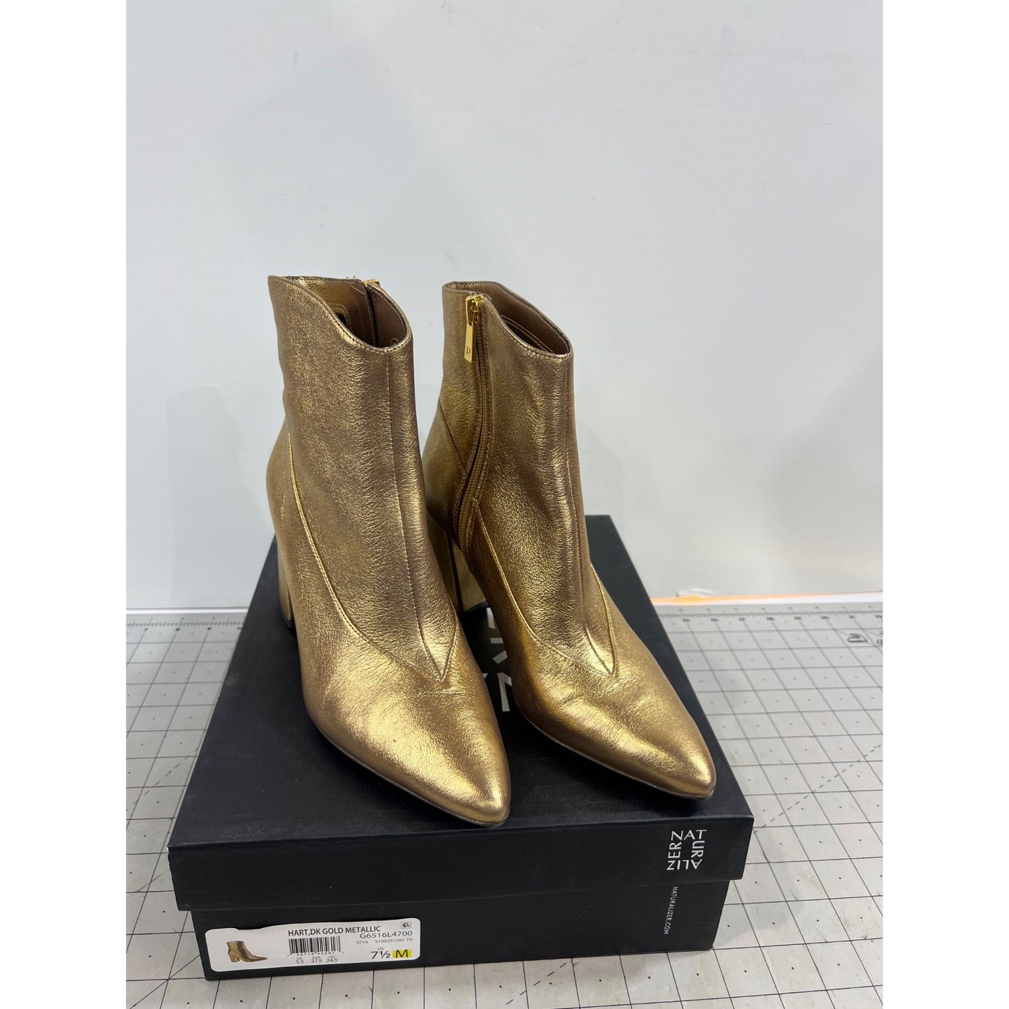 Naturalizer Women's Hart Ankle Boots Pointed Toe Dark Gold Sz. 7.5 ~~minty~~