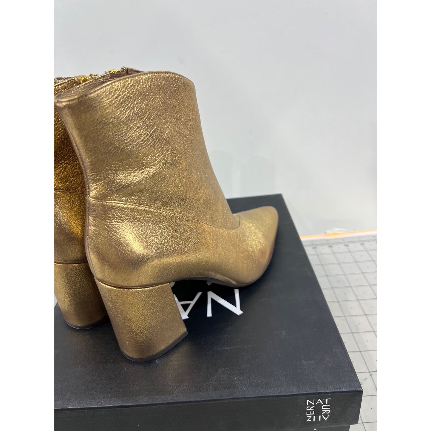 Naturalizer Women's Hart Ankle Boots Pointed Toe Dark Gold Sz. 7.5 ~~minty~~