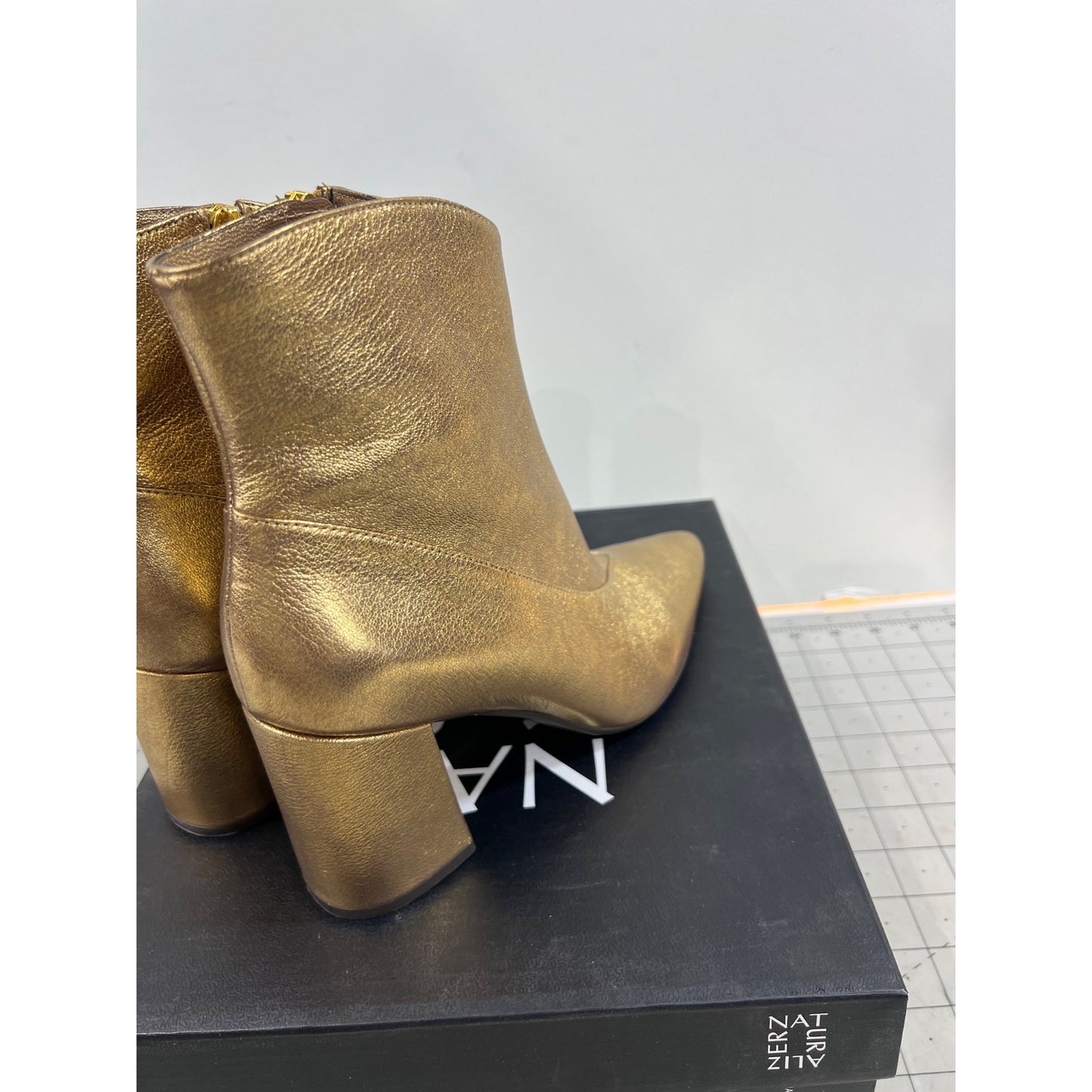 Naturalizer Women's Hart Ankle Boots Pointed Toe Dark Gold Sz. 7.5 ~~minty~~