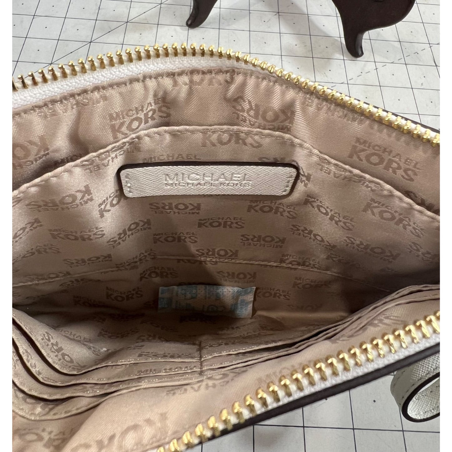 Michael Kors Jet Set Dragonfly White Wristlet Clutch NWOT Leather