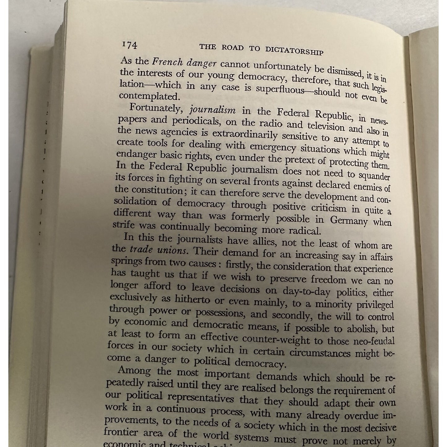 The Road To Dictatorship Germany 1918-1933 Oswald Wolff 1964 Hardcover Fine Condition