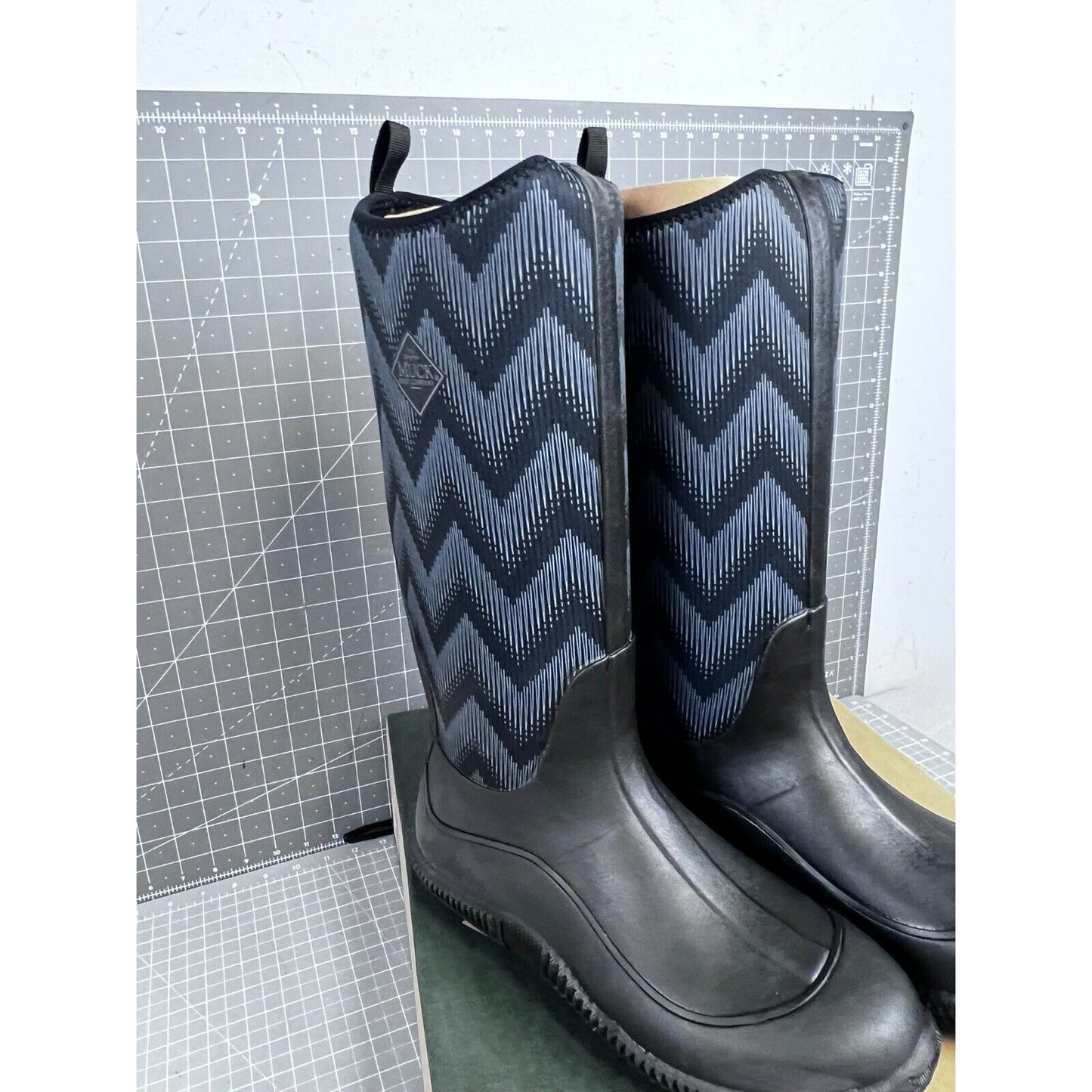 MUCK Boots Women's Hale Print 10 US 42 EU Multi Season Fuzzy Herringbone New