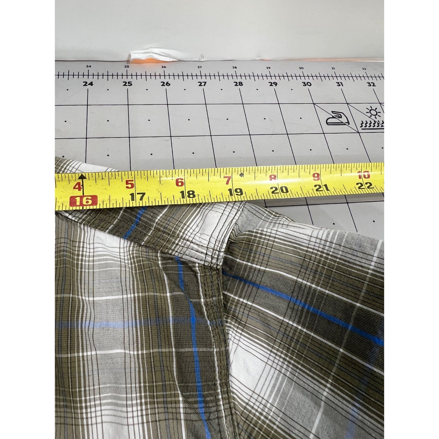 Carhartt Relaxed Fit Plaid Short Sleeve Button Down Shirt Men’s Sz. L Relaxed
