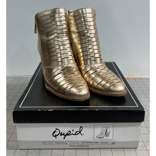 Qupid Prenton-09 Gold Distressed Women's Ankle Boots Sz. 7.5 Low Heel