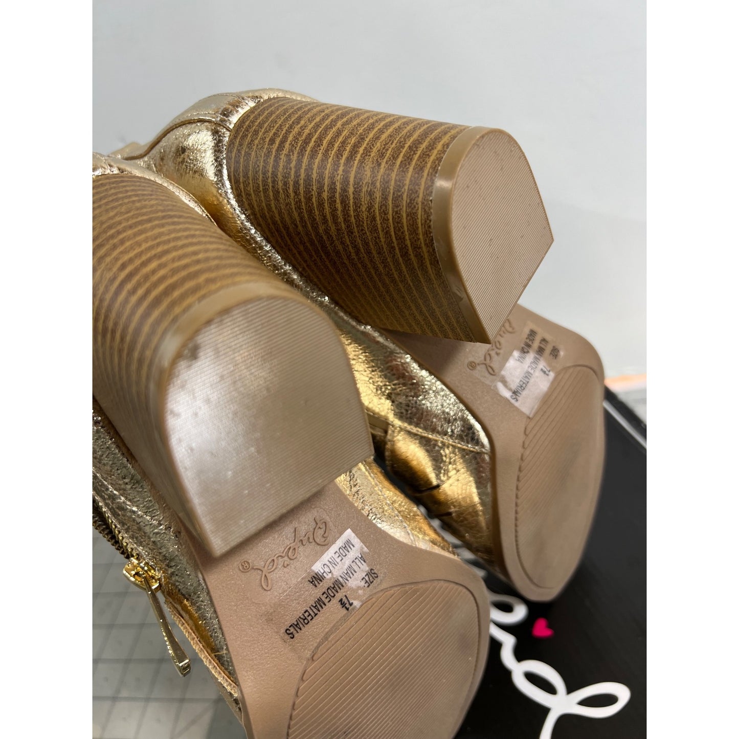 Qupid Prenton-09 Gold Distressed Women's Ankle Boots Sz. 7.5 Low Heel