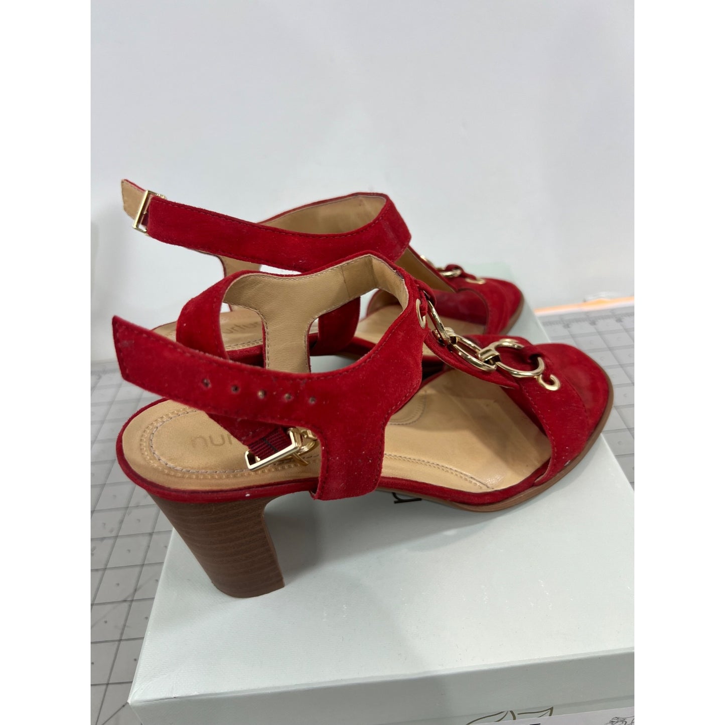 Nurture Leena Red Suede Block Heel Sandals w/Gold Chain Detail Size 7.5