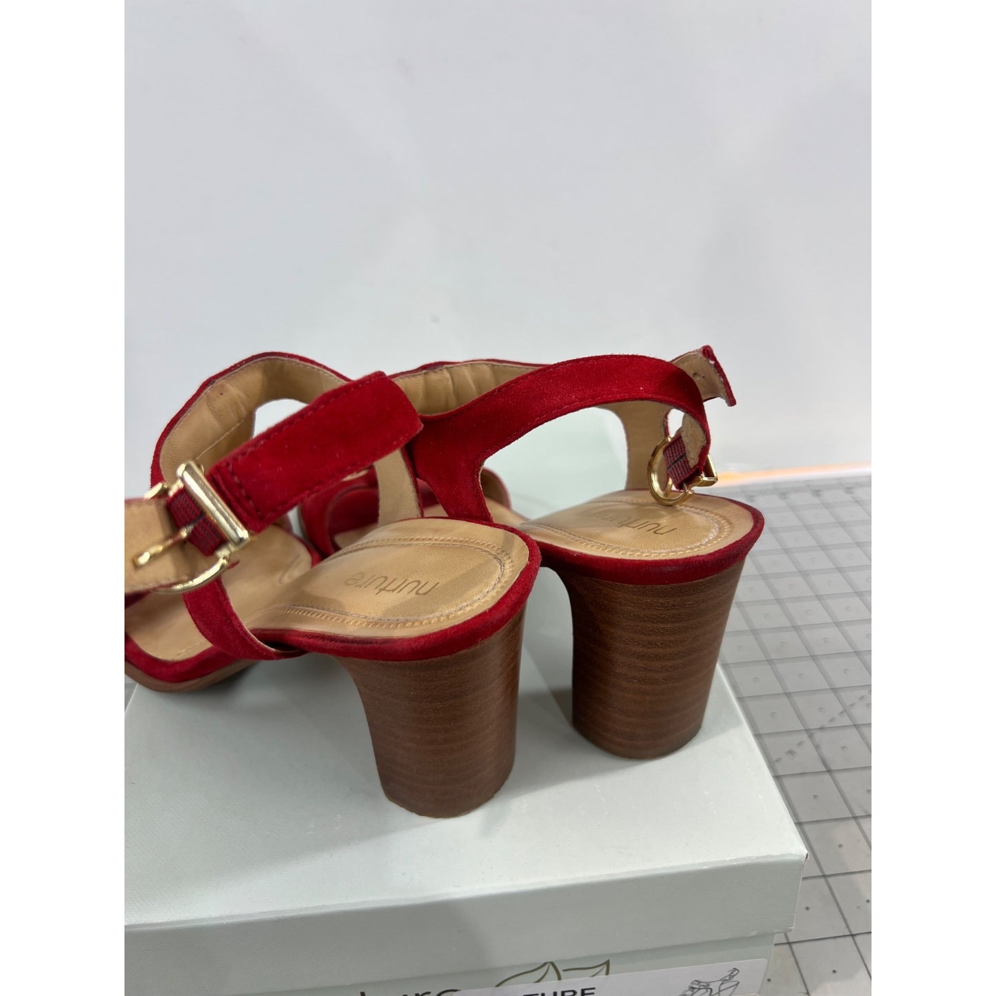 Nurture Leena Red Suede Block Heel Sandals w/Gold Chain Detail Size 7.5