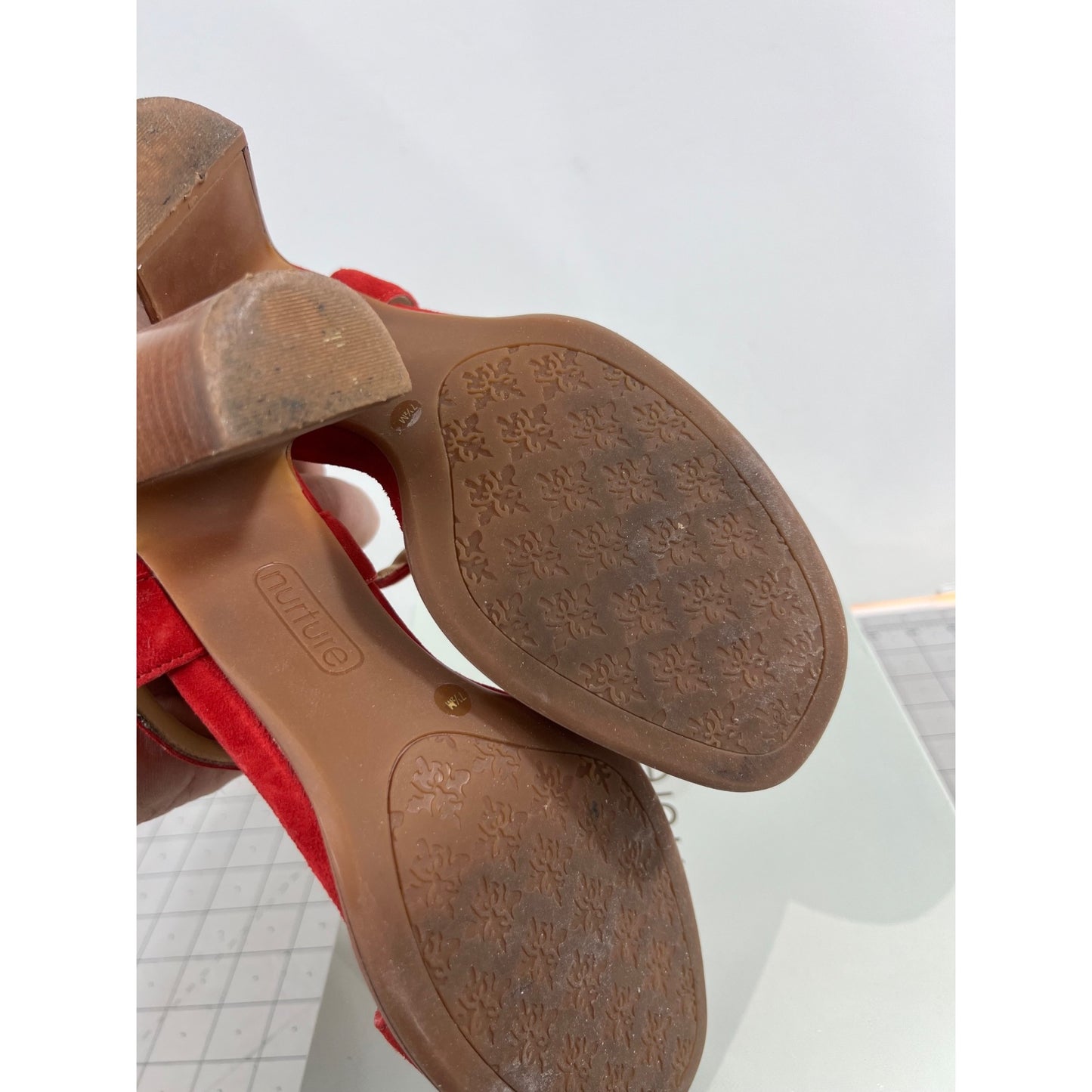 Nurture Leena Red Suede Block Heel Sandals w/Gold Chain Detail Size 7.5