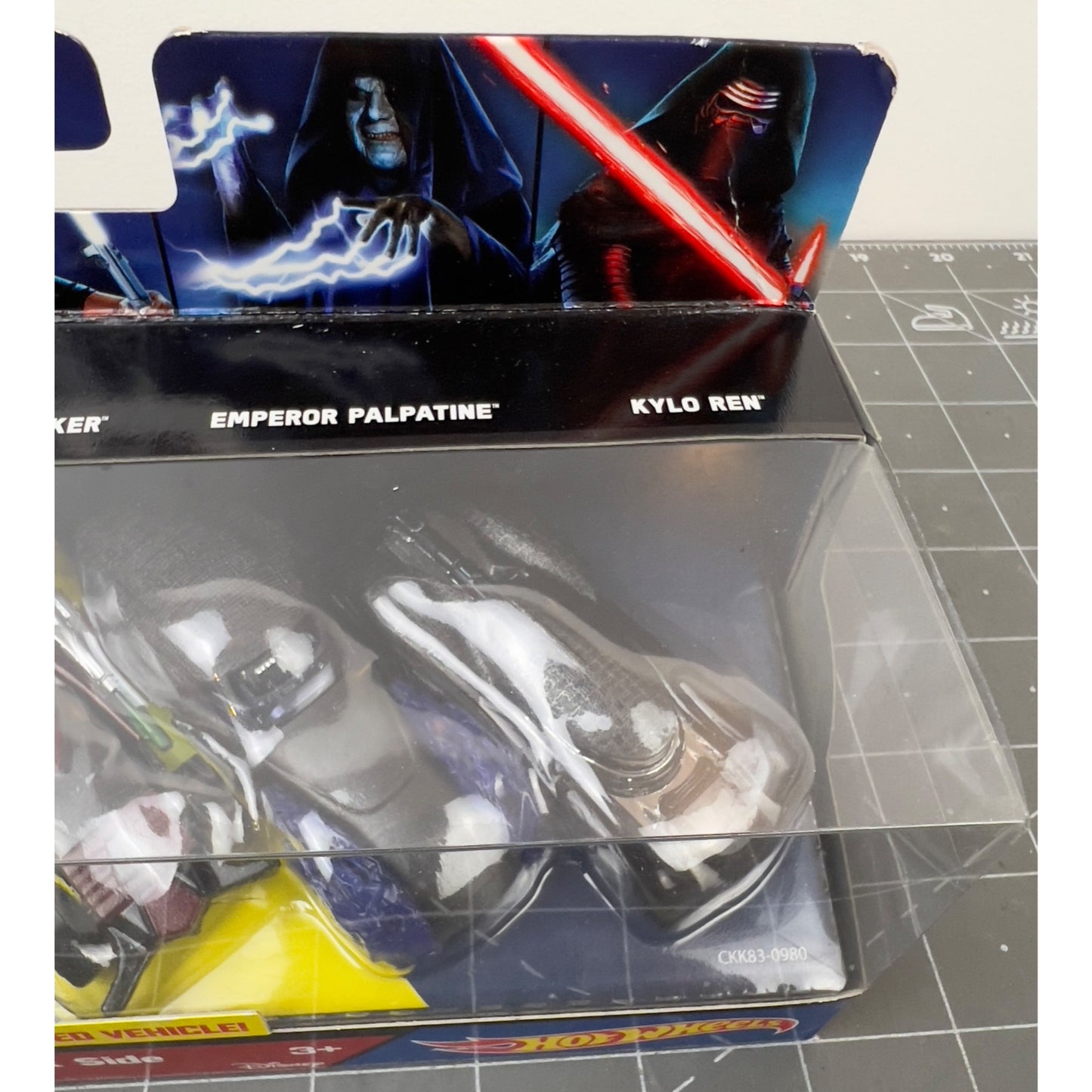 Star Wars Hot Wheels Light Side Vs. Dark Side 5-Pack 2-Sided Vehicle Anakin Obi-Wan Kylo