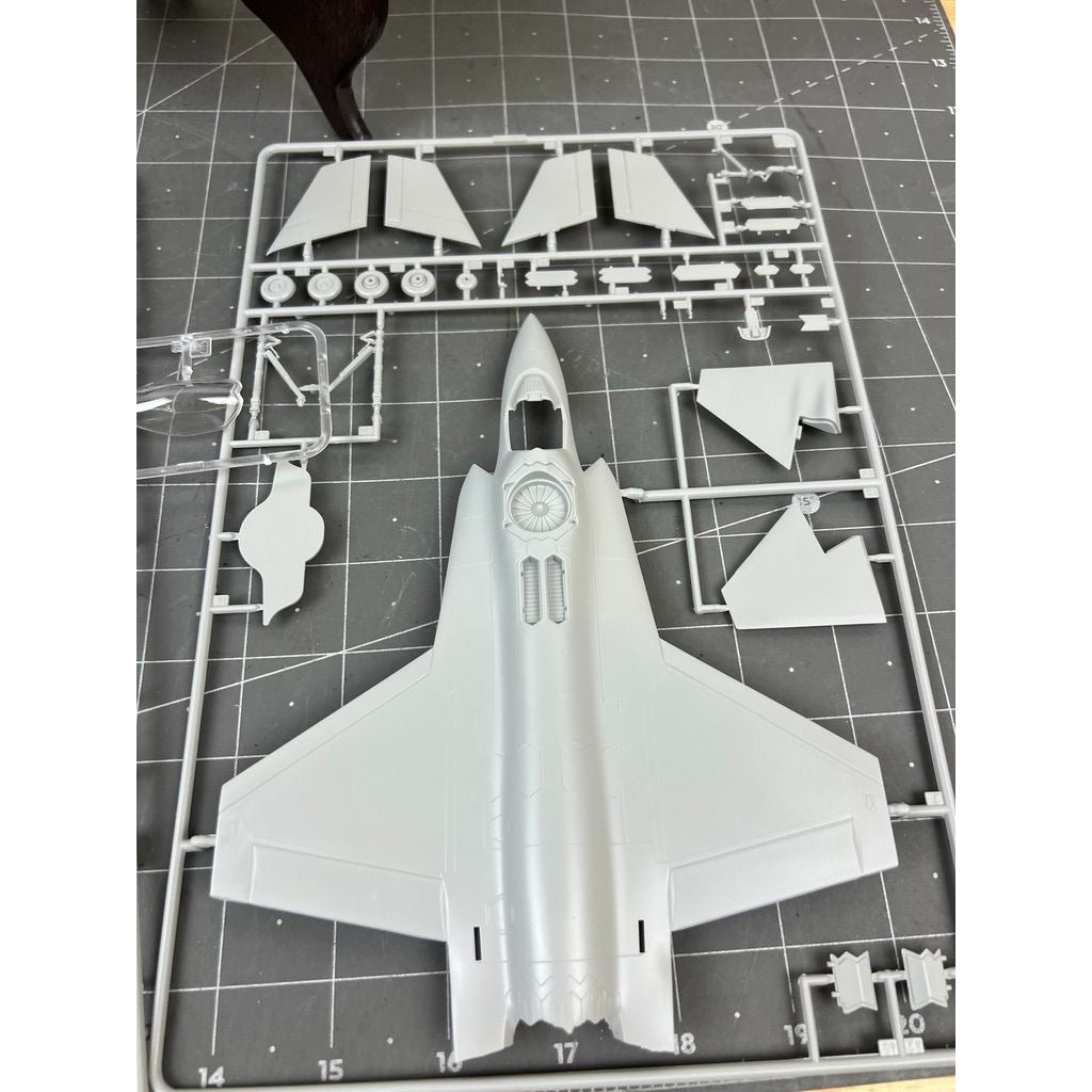 Italeri Lockheed X-35 JSF 1/72 Scale Model Kit No. 1209 New In Box