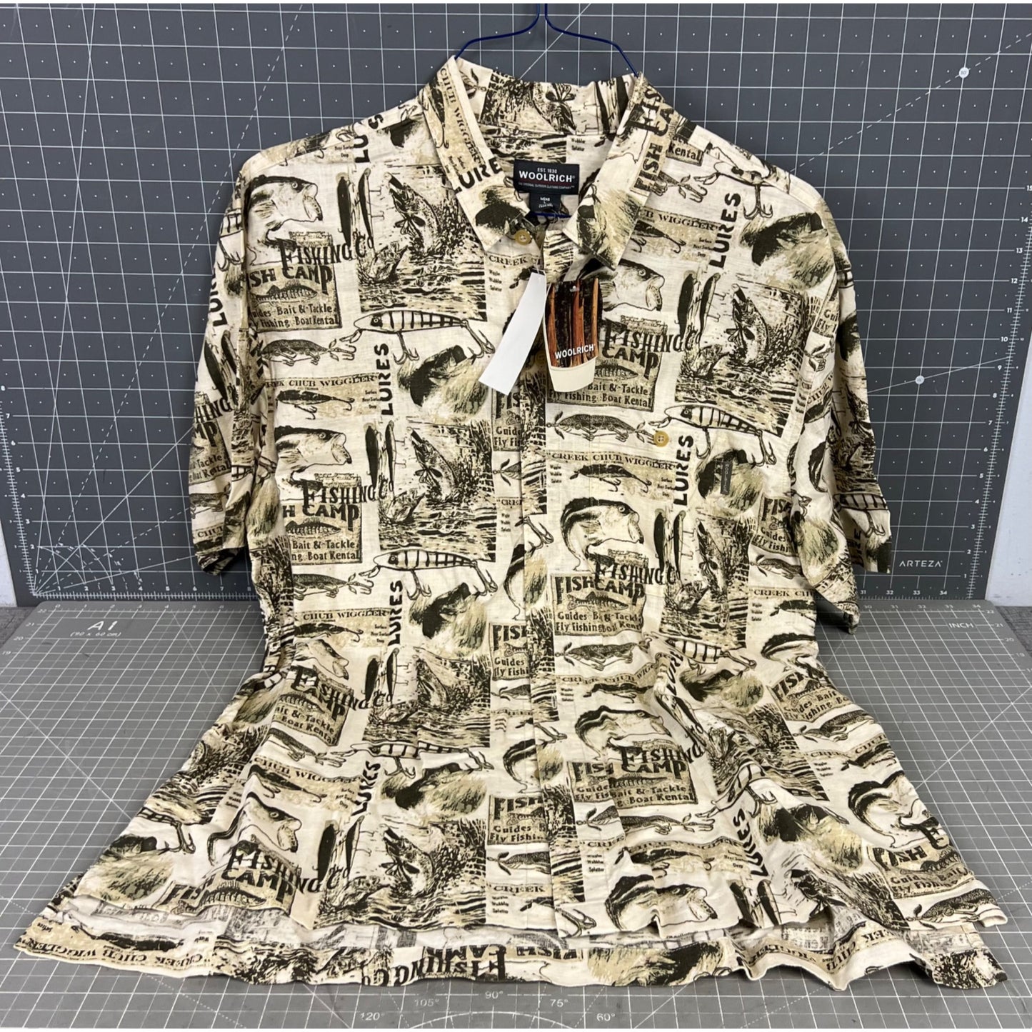 Men’s Woolrich Short Sleeve Shirt Fishing Print Beige Size L NWT NOS