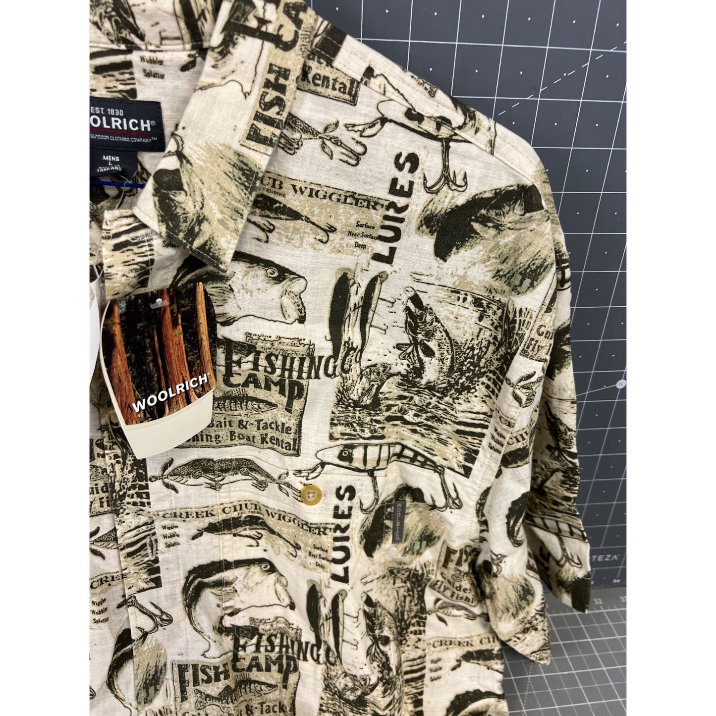 Men’s Woolrich Short Sleeve Shirt Fishing Print Beige Size L NWT NOS