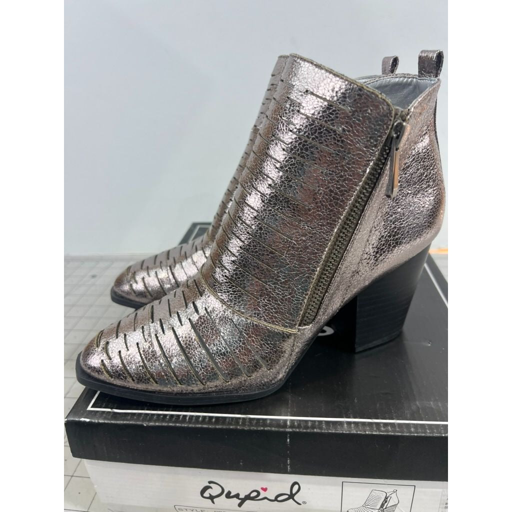 Qupid Pewter Metallic Distressed Ankle Boots Women’s  7.5 Block Heel Zip Closure