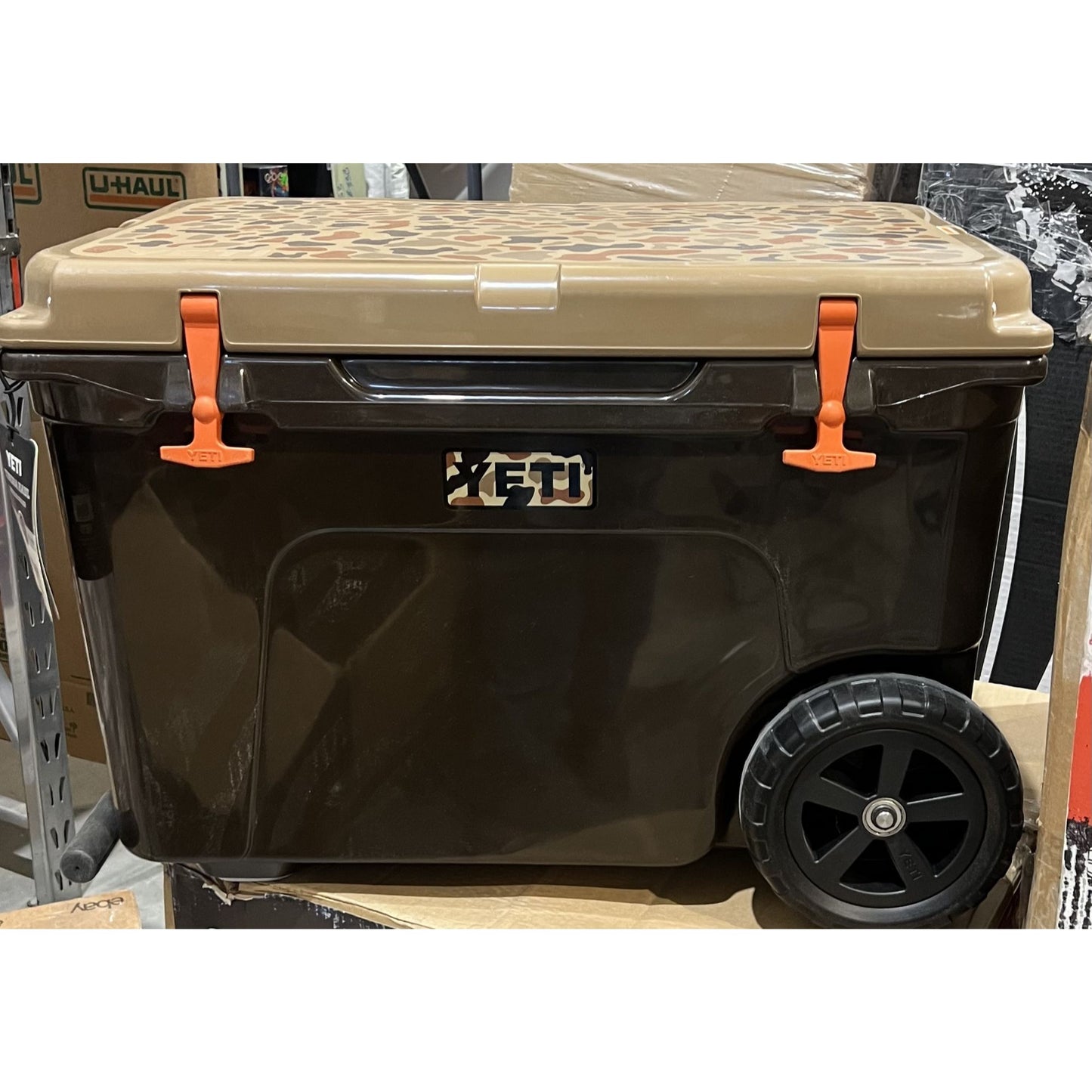 YETI Tundra Wetlands Haul Wheeled Cooler New Display Model Frogskin~~