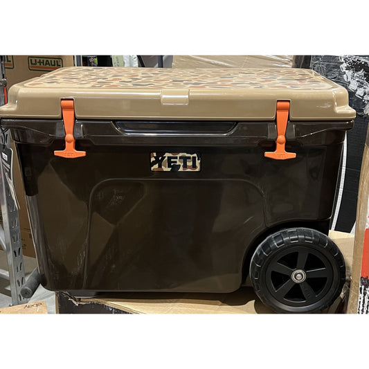 YETI Tundra Wetlands Haul Wheeled Cooler New Display Model Frogskin~~